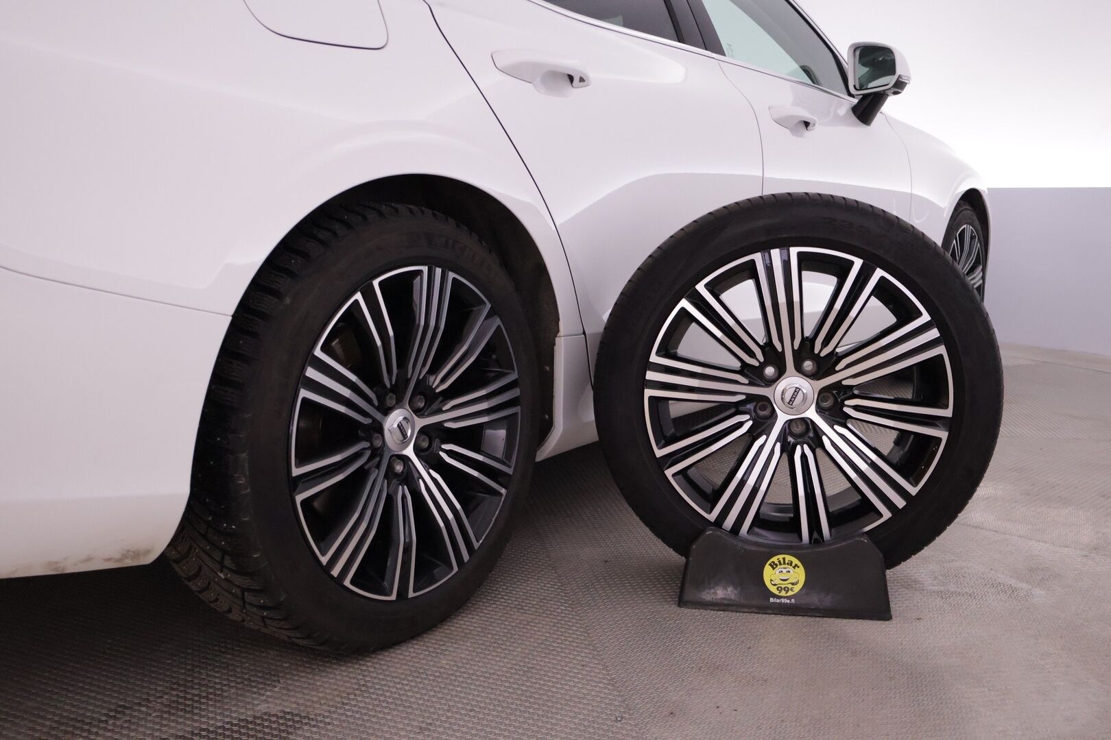 Volvo S60 2020 T6 TwE AWD Inscription Plug-in *ACC / HUD / Webasto / BLIS / Hierovat istuimet / Koukku* - Merkkihuollettu / Kahdet Volvon alumiinivanteet