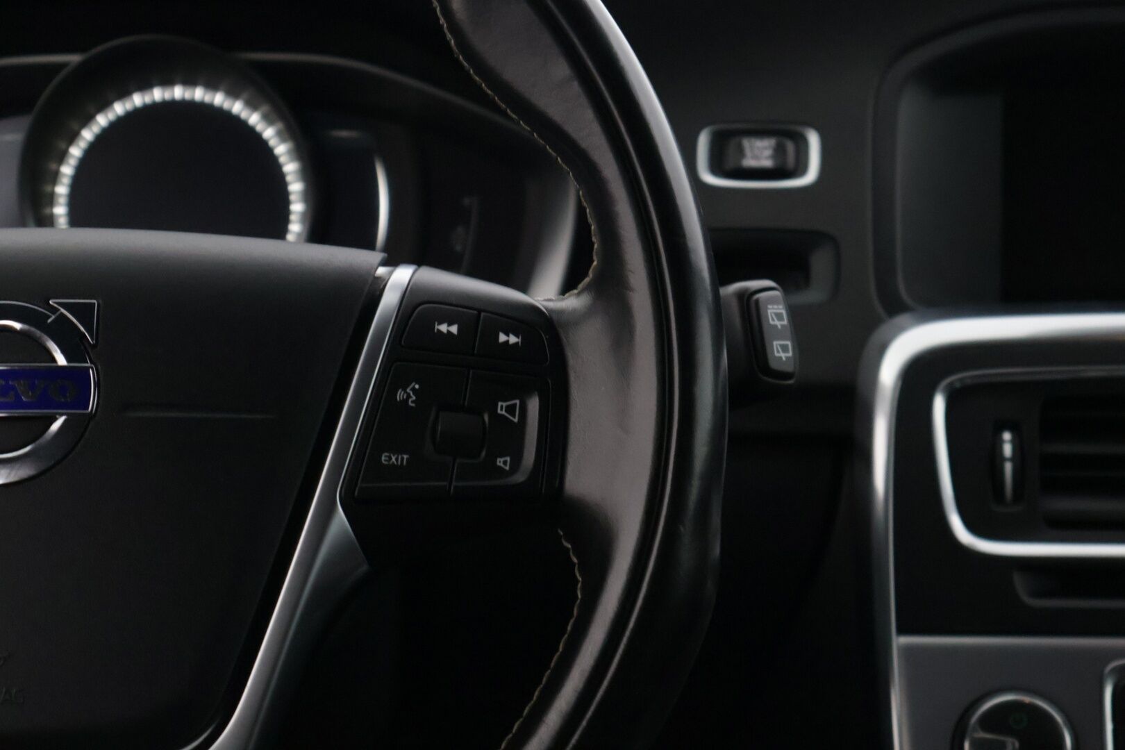 Volvo V60 2018 D2 Business Classic Summum ** Facelift / Digimittaristo / Muistipenkki / Kamera ** - * Asiallisesti huollettu auto kaksilla renkailla! / Nahkasisusta / Digimittaristo *