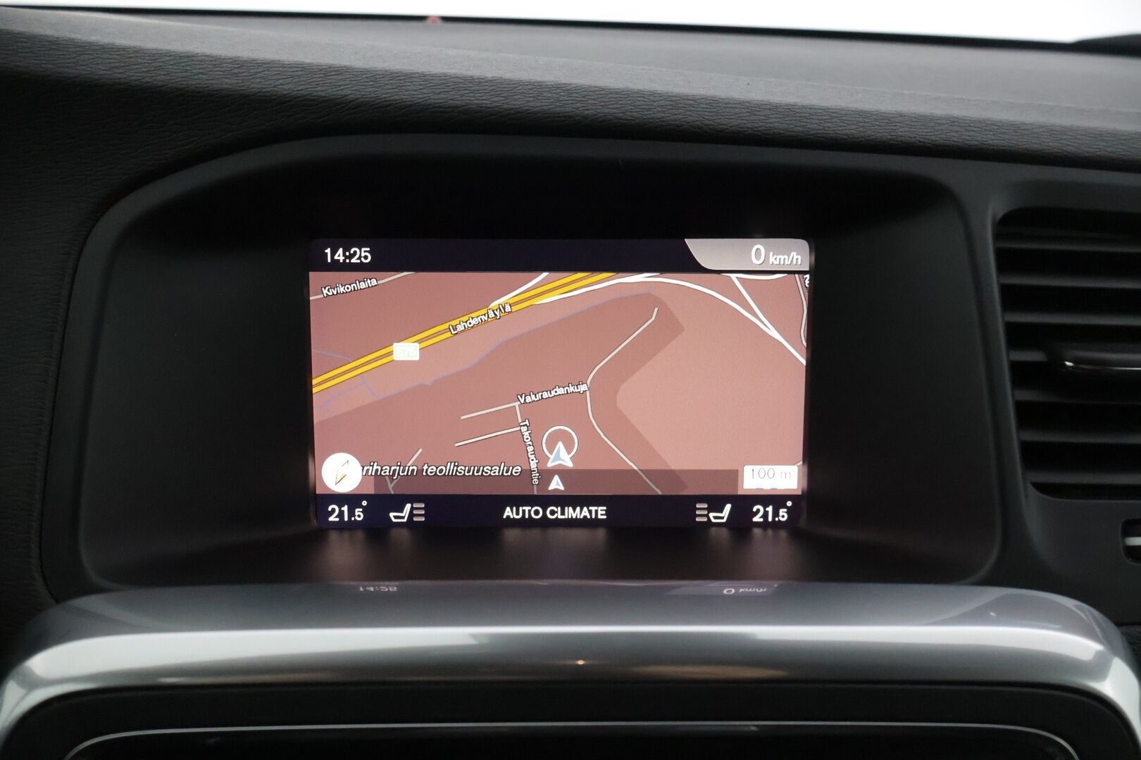 Volvo V60 2018 D2 Business Classic Summum ** Facelift / Digimittaristo / Muistipenkki / Kamera ** - * Asiallisesti huollettu auto kaksilla renkailla! / Nahkasisusta / Digimittaristo *