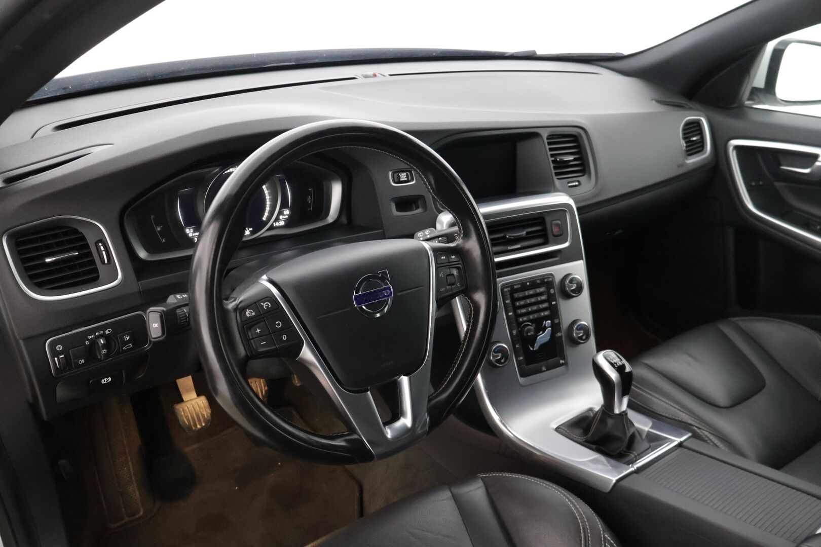 Volvo V60 2018 D2 Business Classic Summum ** Facelift / Digimittaristo / Muistipenkki / Kamera ** - * Asiallisesti huollettu auto kaksilla renkailla! / Nahkasisusta / Digimittaristo *