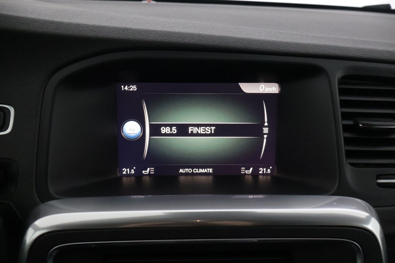 Volvo V60 2018 D2 Business Classic Summum ** Facelift / Digimittaristo / Muistipenkki / Kamera ** - * Asiallisesti huollettu auto kaksilla renkailla! / Nahkasisusta / Digimittaristo *
