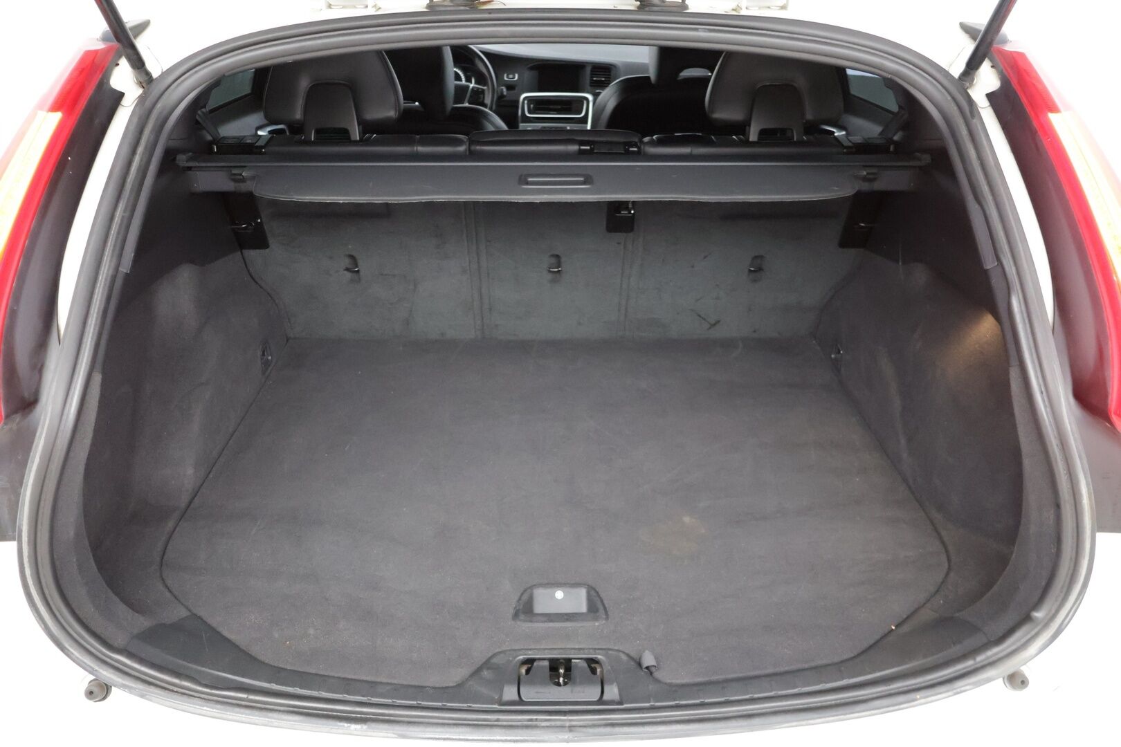 Volvo V60 2018 D2 Business Classic Summum ** Facelift / Digimittaristo / Muistipenkki / Kamera ** - * Asiallisesti huollettu auto kaksilla renkailla! / Nahkasisusta / Digimittaristo *