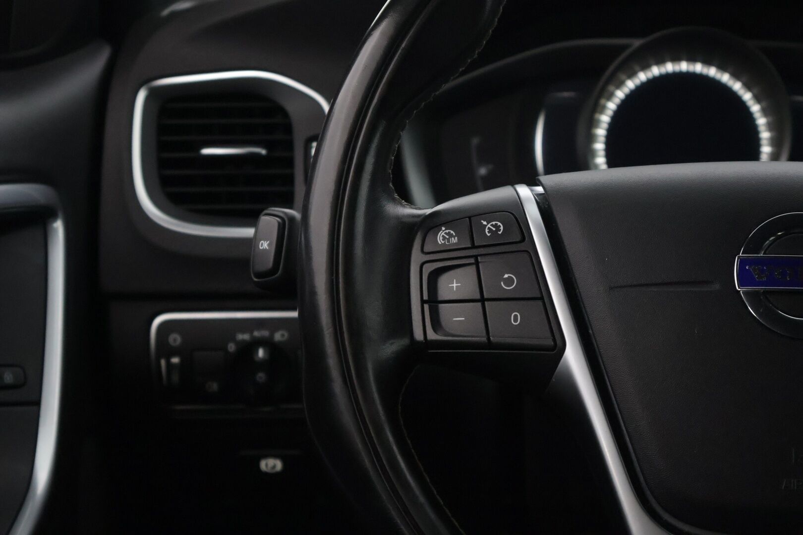 Volvo V60 2018 D2 Business Classic Summum ** Facelift / Digimittaristo / Muistipenkki / Kamera ** - * Asiallisesti huollettu auto kaksilla renkailla! / Nahkasisusta / Digimittaristo *