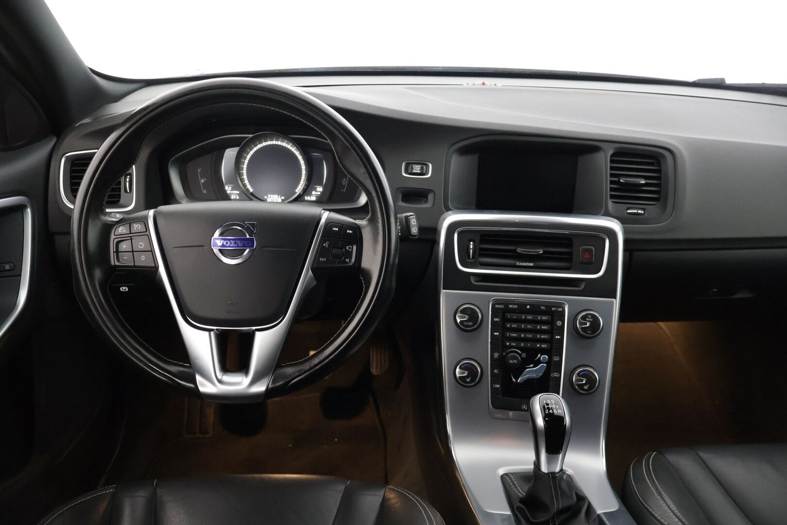 Volvo V60 2018 D2 Business Classic Summum ** Facelift / Digimittaristo / Muistipenkki / Kamera ** - * Asiallisesti huollettu auto kaksilla renkailla! / Nahkasisusta / Digimittaristo *