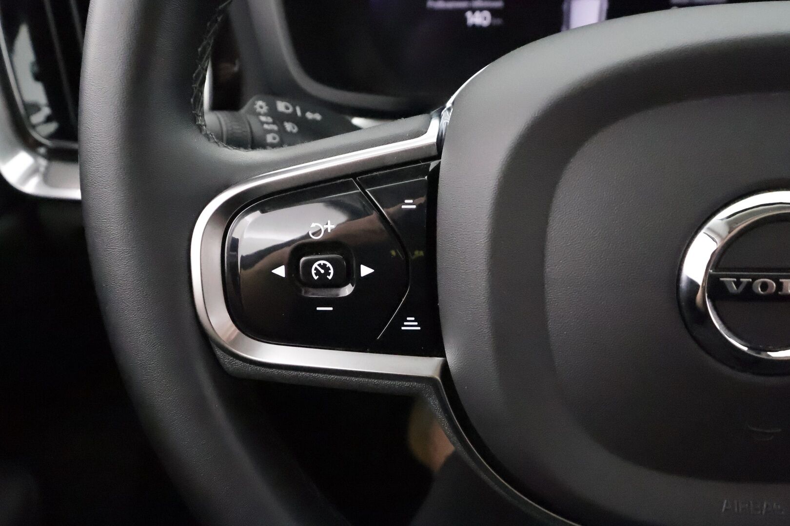 Volvo V60 2024 T6 AWD Long Range Plus Dark aut - | Koukku | ACC | 360 | Full-LED | Sporttinahat Muistilla | Lisälämmitin | Kaistavahti | Navi | Keyless | 2x Latauskaapelit | 1-om Suomi-auto | Kahdet renkaat | 