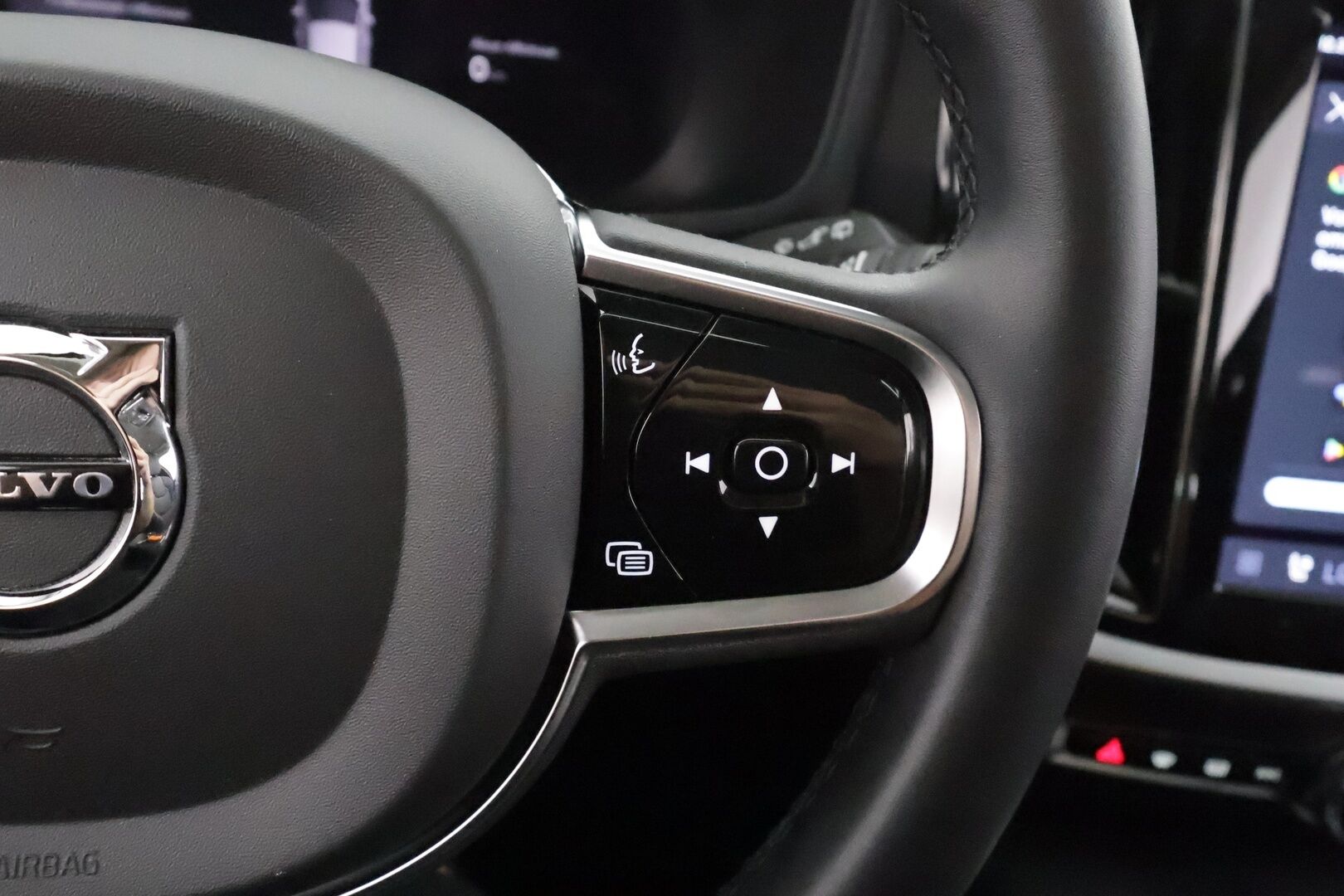 Volvo V60 2024 T6 AWD Long Range Plus Dark aut - | Koukku | ACC | 360 | Full-LED | Sporttinahat Muistilla | Lisälämmitin | Kaistavahti | Navi | Keyless | 2x Latauskaapelit | 1-om Suomi-auto | Kahdet renkaat | 