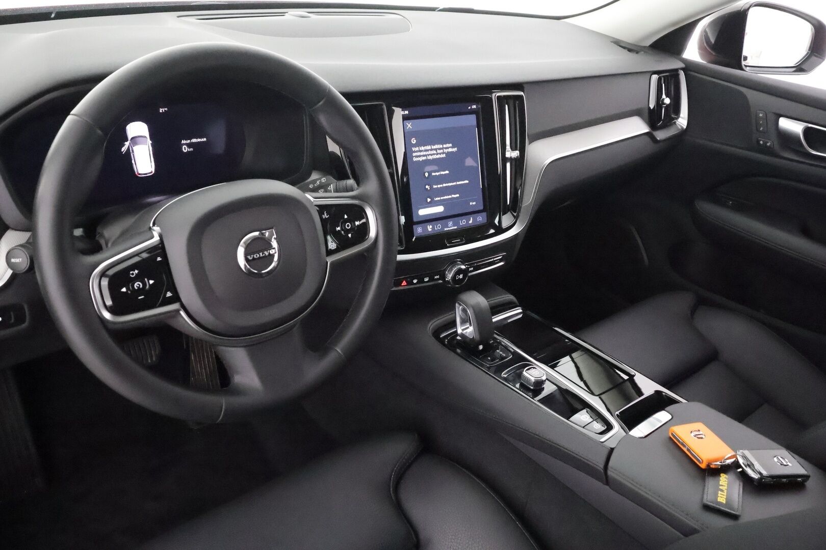 Volvo V60 2024 T6 AWD Long Range Plus Dark aut - | Koukku | ACC | 360 | Full-LED | Sporttinahat Muistilla | Lisälämmitin | Kaistavahti | Navi | Keyless | 2x Latauskaapelit | 1-om Suomi-auto | Kahdet renkaat | 