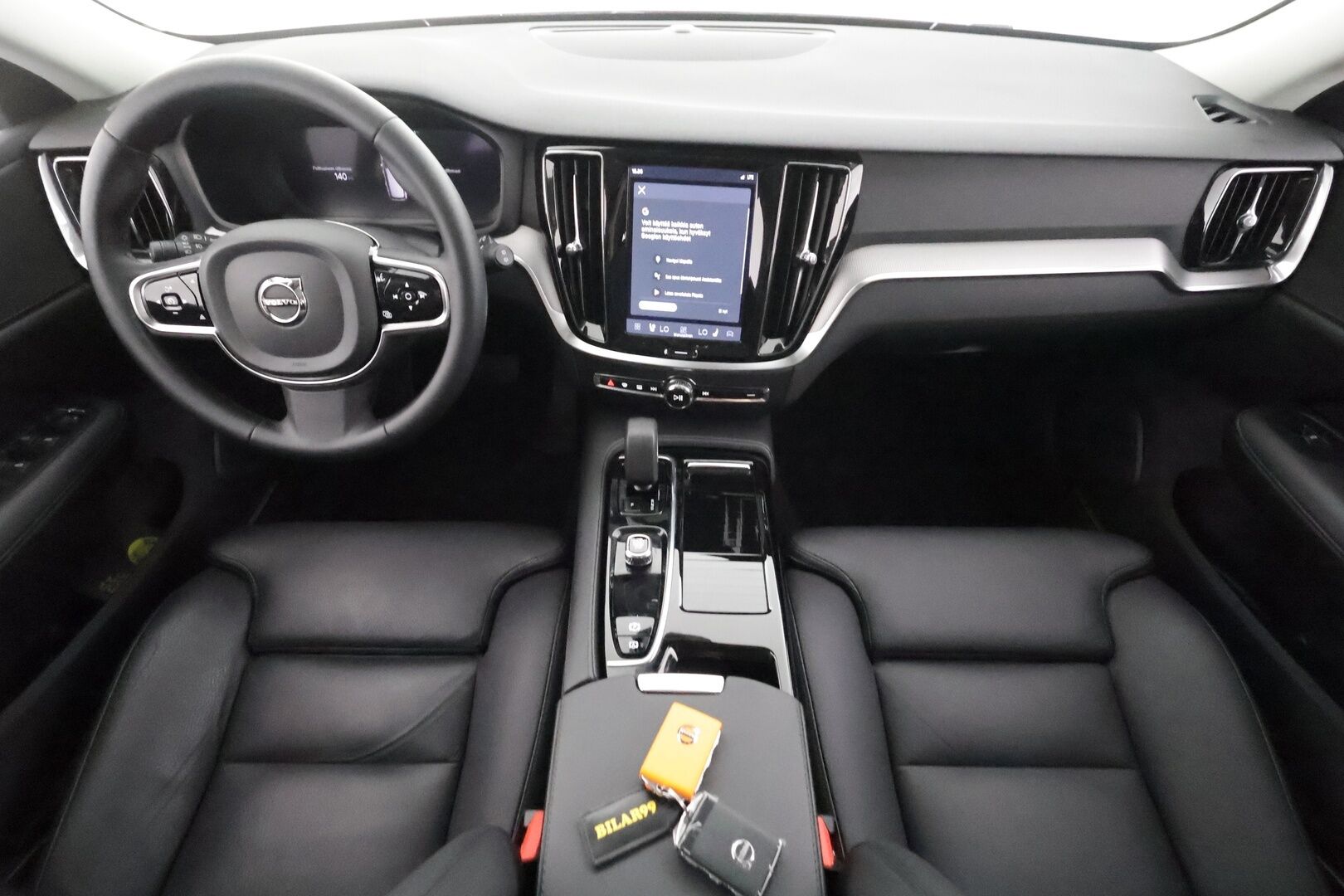 Volvo V60 2024 T6 AWD Long Range Plus Dark aut - | Koukku | ACC | 360 | Full-LED | Sporttinahat Muistilla | Lisälämmitin | Kaistavahti | Navi | Keyless | 2x Latauskaapelit | 1-om Suomi-auto | Kahdet renkaat | 
