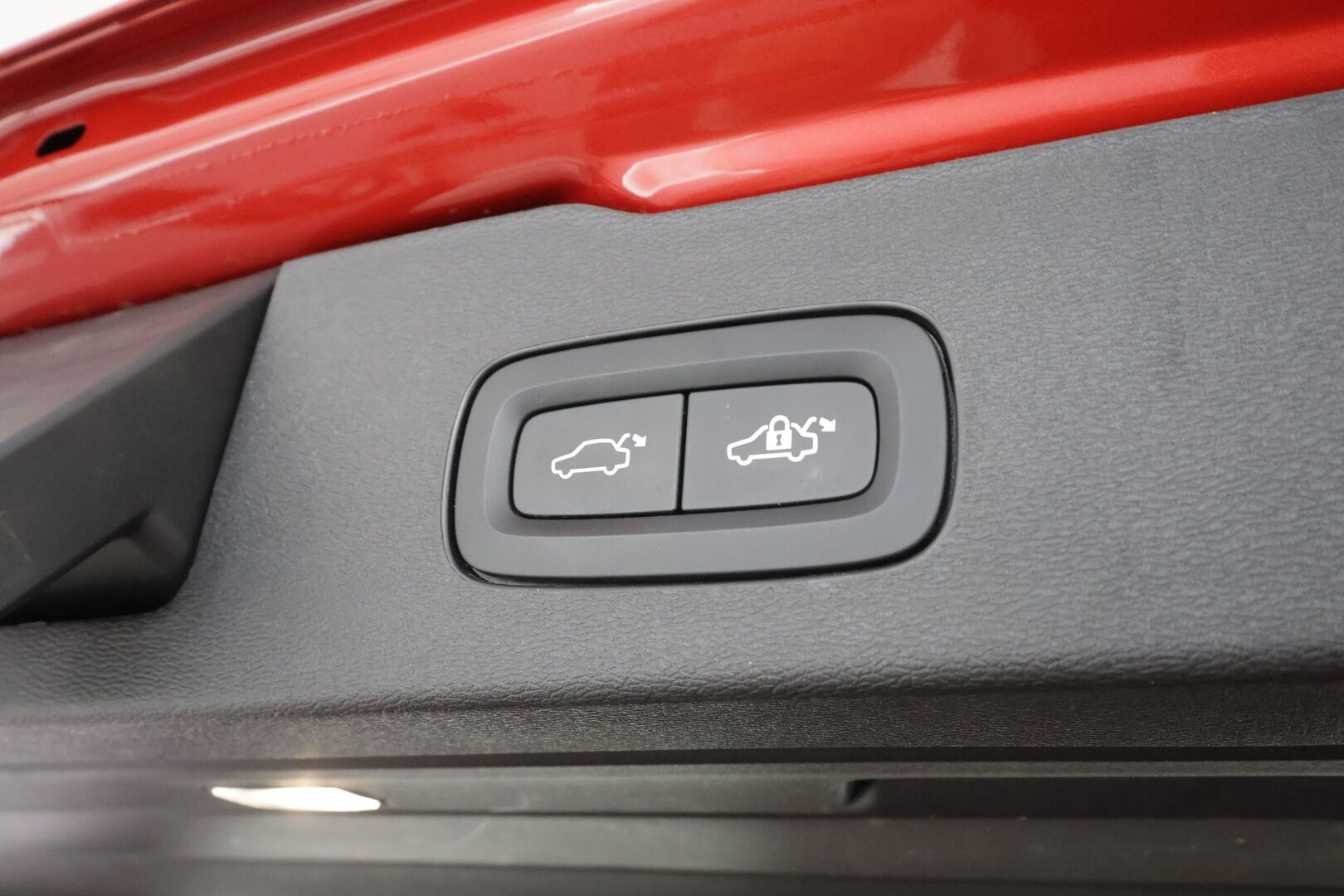 Volvo V60 2024 T6 AWD Long Range Plus Dark aut - | Koukku | ACC | 360 | Full-LED | Sporttinahat Muistilla | Lisälämmitin | Kaistavahti | Navi | Keyless | 2x Latauskaapelit | 1-om Suomi-auto | Kahdet renkaat | 