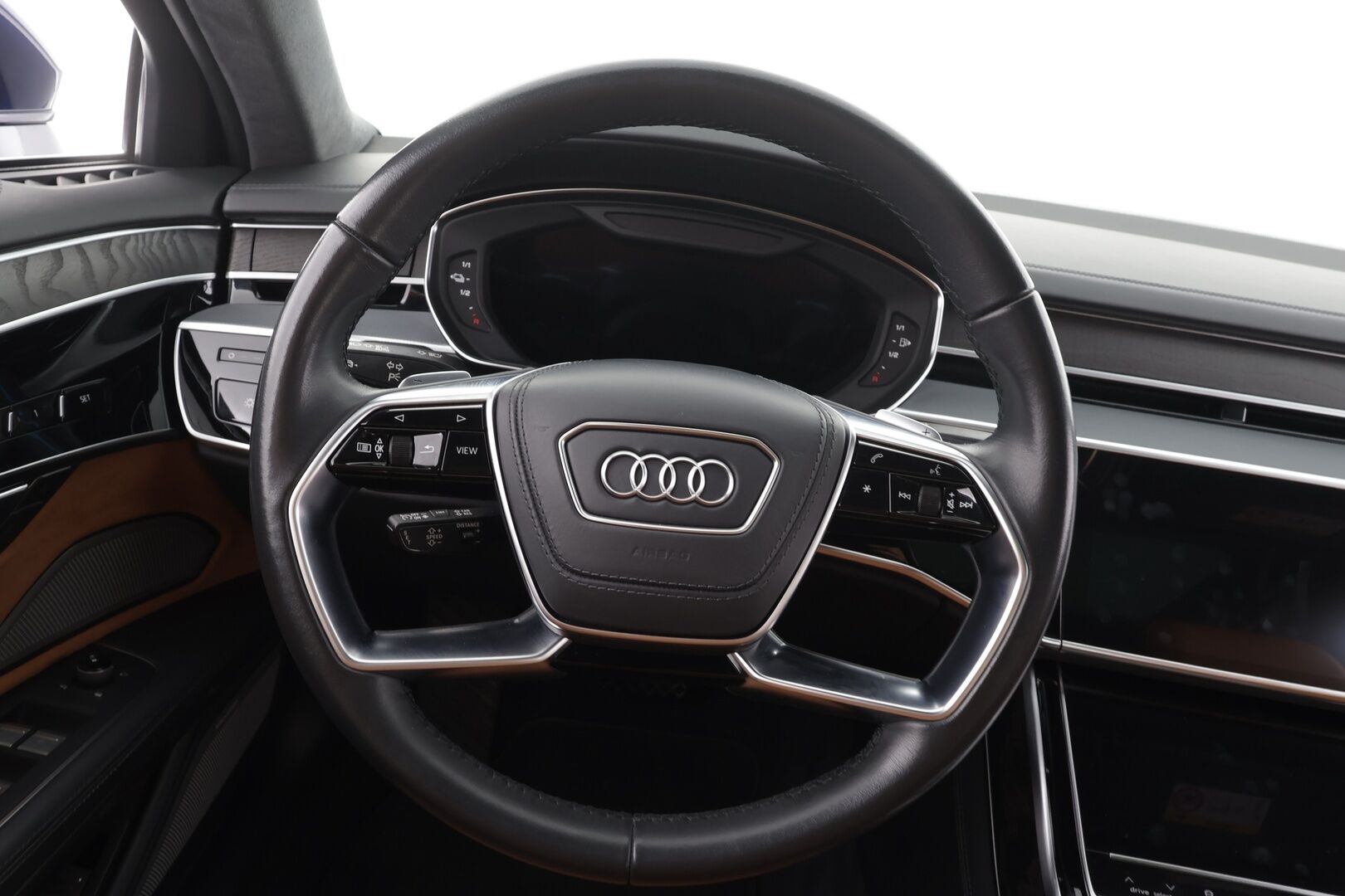 Audi A8 2023 Sedan Lang 60 TFSI e quattro tiptronic - | Nelipyöräohjaus | Imuovet | B&O Advanced 3D | ACC | Night vision | HD Matrix | Ilm. muistipenkit takana hieronnalla | Comfort penkki hieronnalla | Takanäytöt | HUD | 360° | Merkkihuollettu | ALV | 