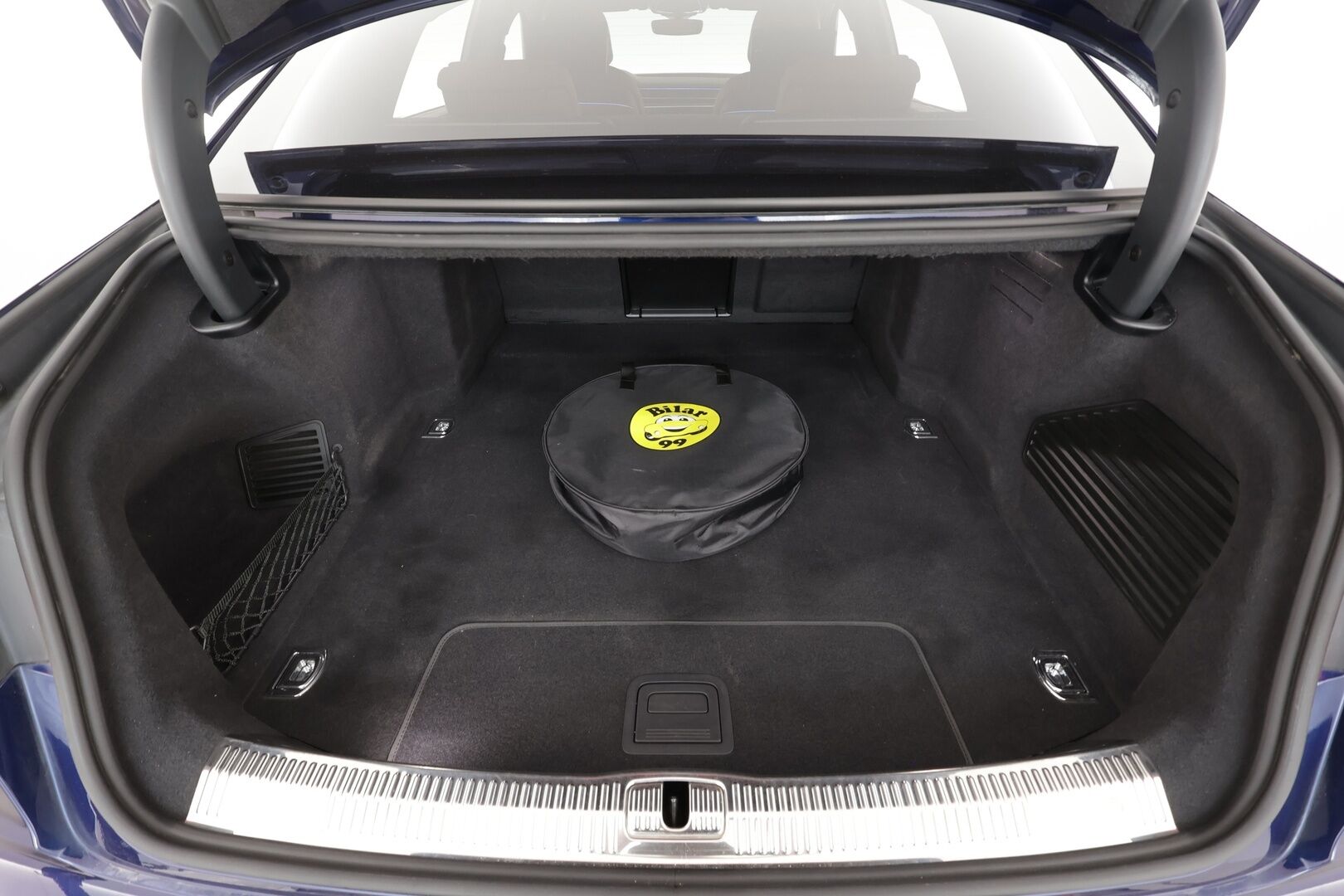 Audi A8 2023 Sedan Lang 60 TFSI e quattro tiptronic - | Nelipyöräohjaus | Imuovet | B&O Advanced 3D | ACC | Night vision | HD Matrix | Ilm. muistipenkit takana hieronnalla | Comfort penkki hieronnalla | Takanäytöt | HUD | 360° | Merkkihuollettu | ALV | 