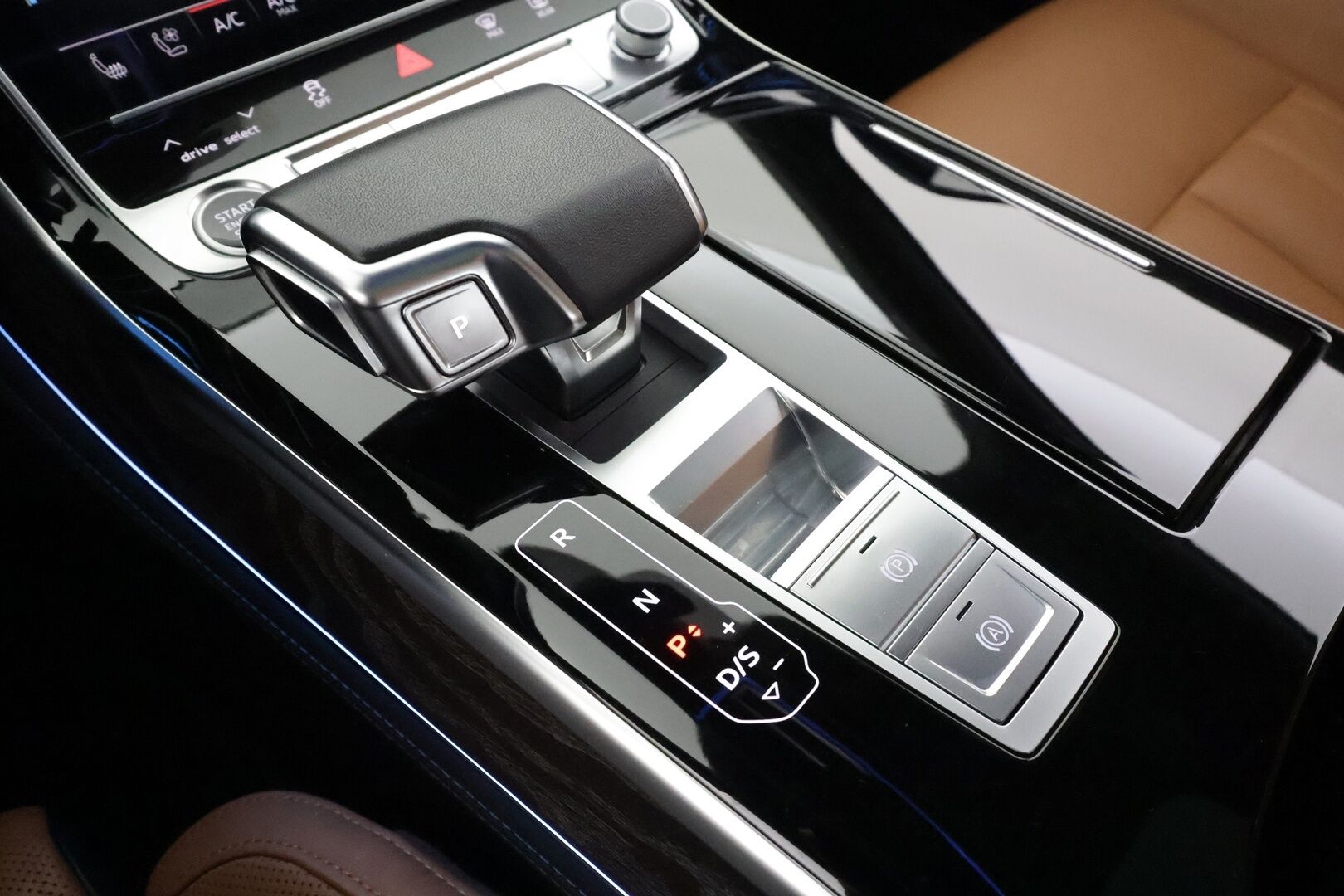 Audi A8 2023 Sedan Lang 60 TFSI e quattro tiptronic - | Nelipyöräohjaus | Imuovet | B&O Advanced 3D | ACC | Night vision | HD Matrix | Ilm. muistipenkit takana hieronnalla | Comfort penkki hieronnalla | Takanäytöt | HUD | 360° | Merkkihuollettu | ALV | 