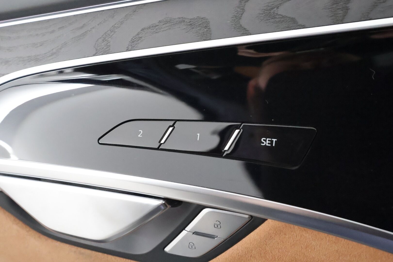 Audi A8 2023 Sedan Lang 60 TFSI e quattro tiptronic - | Nelipyöräohjaus | Imuovet | B&O Advanced 3D | ACC | Night vision | HD Matrix | Ilm. muistipenkit takana hieronnalla | Comfort penkki hieronnalla | Takanäytöt | HUD | 360° | Merkkihuollettu | ALV | 