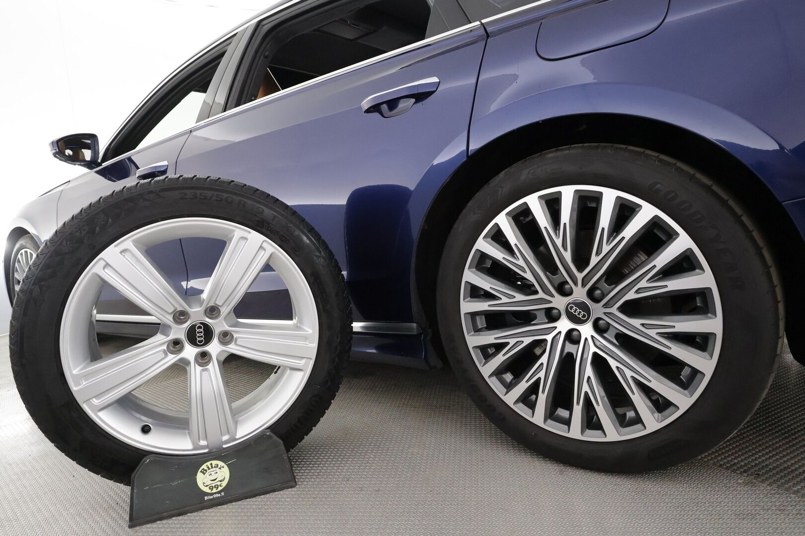 Audi A8 2023 Sedan Lang 60 TFSI e quattro tiptronic - | Nelipyöräohjaus | Imuovet | B&O Advanced 3D | ACC | Night vision | HD Matrix | Ilm. muistipenkit takana hieronnalla | Comfort penkki hieronnalla | Takanäytöt | HUD | 360° | Merkkihuollettu | ALV | 