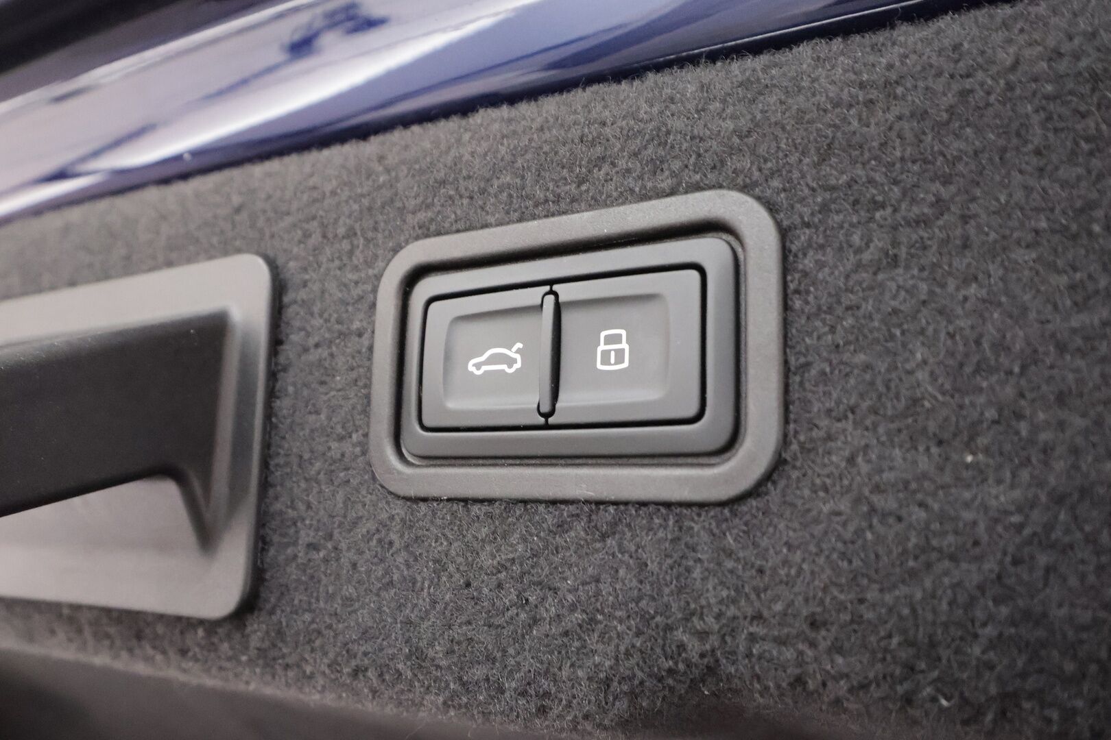 Audi A8 2023 Sedan Lang 60 TFSI e quattro tiptronic - | Nelipyöräohjaus | Imuovet | B&O Advanced 3D | ACC | Night vision | HD Matrix | Ilm. muistipenkit takana hieronnalla | Comfort penkki hieronnalla | Takanäytöt | HUD | 360° | Merkkihuollettu | ALV | 