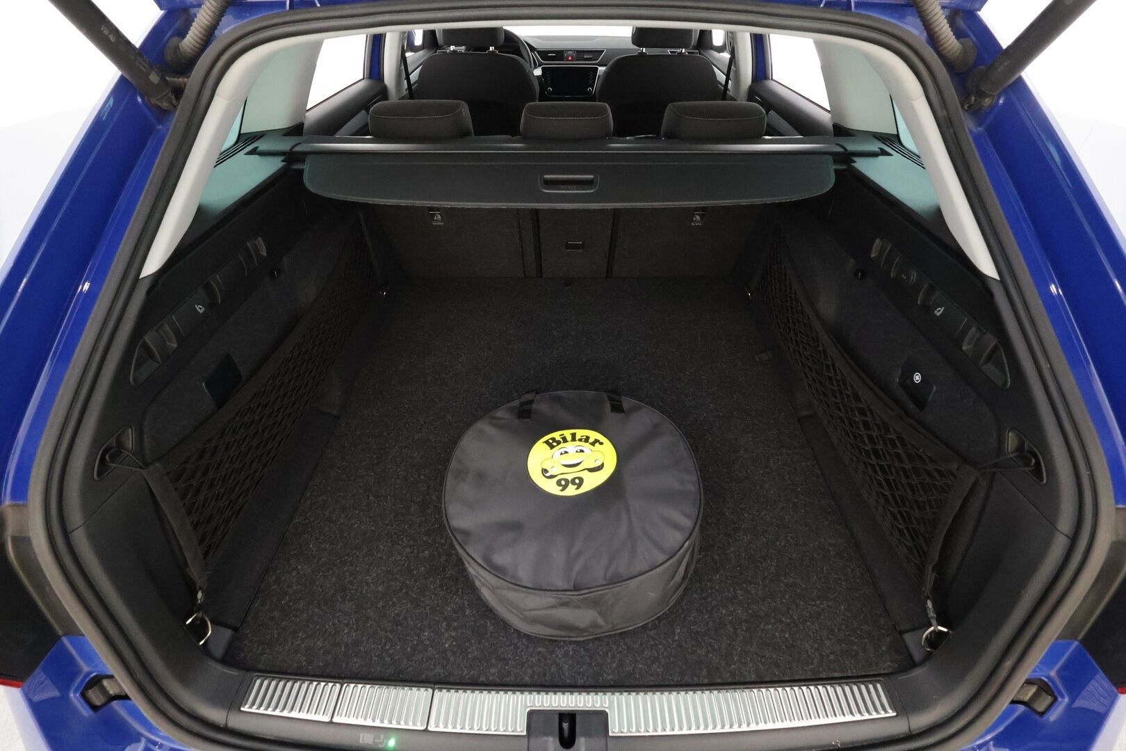 Skoda Superb 2024 Combi 1.4 TSI PHEV Ambition iV DSG * ACC / P.tutkat / LED / Navi / Webasto / Koukku / KeylessGo / Sähköluukku * - 1.Om Suomi-auto / Kahdet renkaat aluvanteilla / Merkkihuollettu - HULLU BLACKWEEK KORKOTARJOUS 2,49%