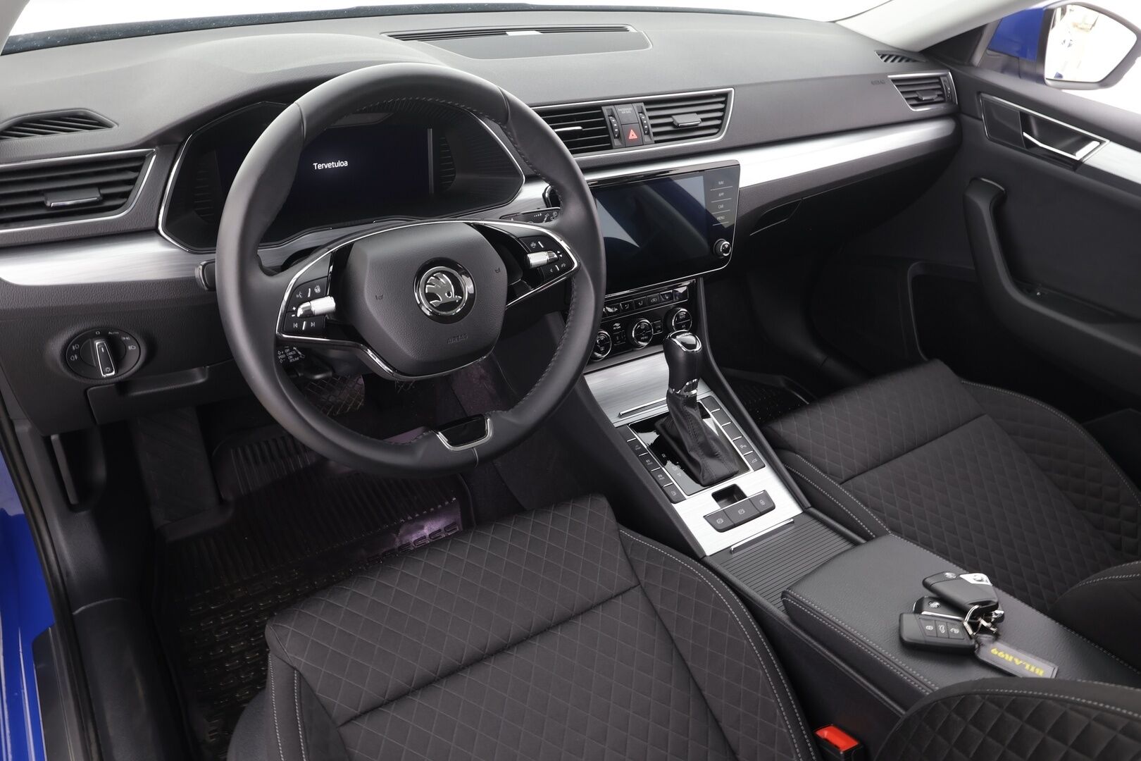 Skoda Superb 2024 Combi 1.4 TSI PHEV Ambition iV DSG * ACC / P.tutkat / LED / Navi / Webasto / Koukku / KeylessGo / Sähköluukku * - 1.Om Suomi-auto / Akku kuntotarkastettu / Kahdet renkaat aluvanteilla / Merkkihuollettu - HULLUT AVAJAISHULINAT KORKOTARJOUS 3,29 %