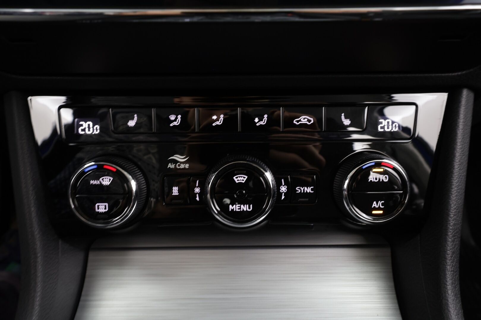 Skoda Superb 2024 Combi 1.4 TSI PHEV Ambition iV DSG * ACC / P.tutkat / LED / Navi / Webasto / Koukku / KeylessGo / Sähköluukku * - 1.Om Suomi-auto / Akku kuntotarkastettu / Kahdet renkaat aluvanteilla / Merkkihuollettu - HULLUT AVAJAISHULINAT KORKOTARJOUS 3,29 %