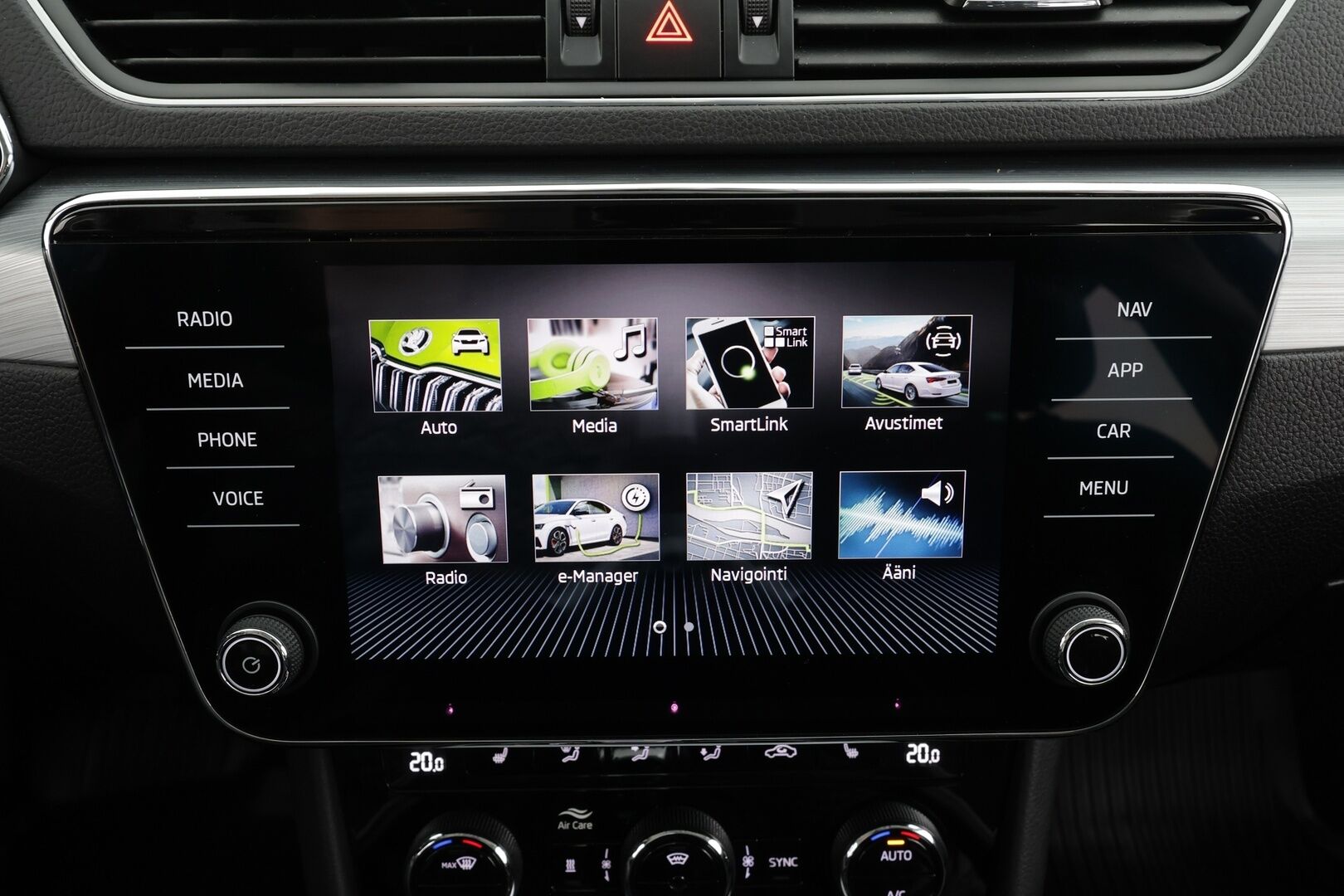 Skoda Superb 2024 Combi 1.4 TSI PHEV Ambition iV DSG * ACC / P.tutkat / LED / Navi / Webasto / Koukku / KeylessGo / Sähköluukku * - 1.Om Suomi-auto / Akku kuntotarkastettu / Kahdet renkaat aluvanteilla / Merkkihuollettu - HULLUT AVAJAISHULINAT KORKOTARJOUS 3,29 %