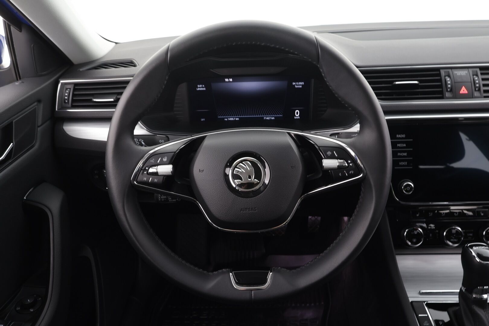 Skoda Superb 2024 Combi 1.4 TSI PHEV Ambition iV DSG * ACC / P.tutkat / LED / Navi / Webasto / Koukku / KeylessGo / Sähköluukku * - 1.Om Suomi-auto / Kahdet renkaat aluvanteilla / Merkkihuollettu - HULLU BLACKWEEK KORKOTARJOUS 2,49%