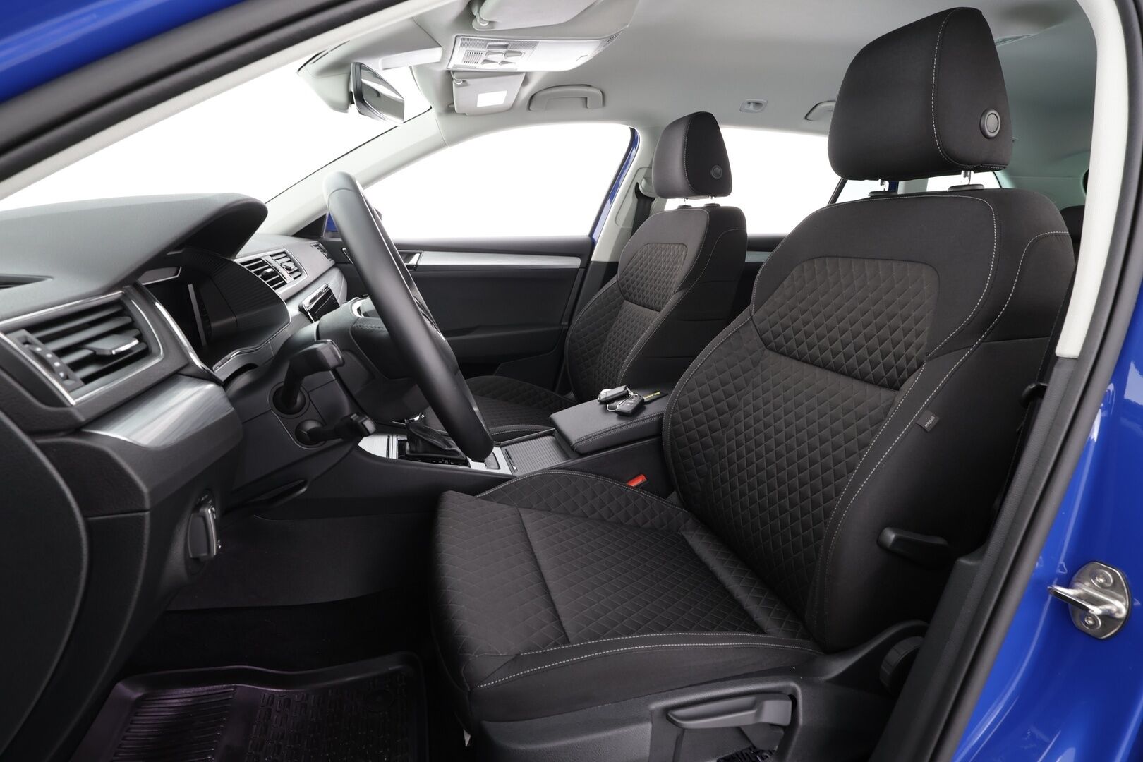 Skoda Superb 2024 Combi 1.4 TSI PHEV Ambition iV DSG * ACC / P.tutkat / LED / Navi / Webasto / Koukku / KeylessGo / Sähköluukku * - 1.Om Suomi-auto / Kahdet renkaat aluvanteilla / Merkkihuollettu - HULLU BLACKWEEK KORKOTARJOUS 2,49%