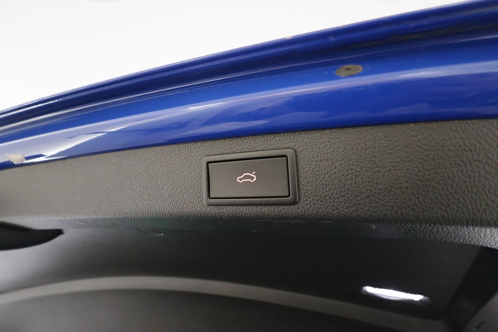 Skoda Superb 2024 Combi 1.4 TSI PHEV Ambition iV DSG * ACC / P.tutkat / LED / Navi / Webasto / Koukku / KeylessGo / Sähköluukku * - 1.Om Suomi-auto / Akku kuntotarkastettu / Kahdet renkaat aluvanteilla / Merkkihuollettu