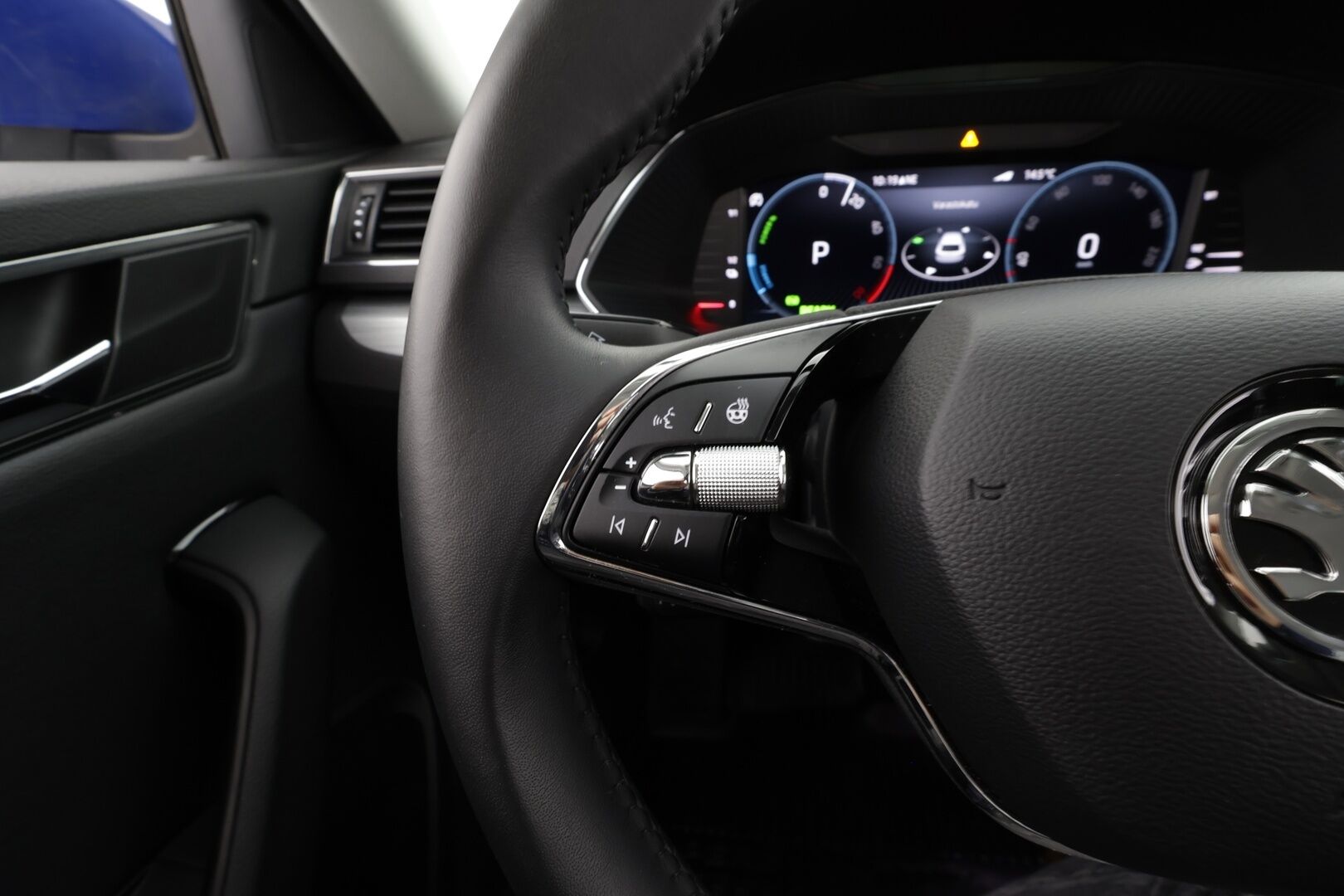 Skoda Superb 2024 Combi 1.4 TSI PHEV Ambition iV DSG * ACC / P.tutkat / LED / Navi / Webasto / Koukku / KeylessGo / Sähköluukku * - 1.Om Suomi-auto / Kahdet renkaat aluvanteilla / Merkkihuollettu - HULLU BLACKWEEK KORKOTARJOUS 2,49%