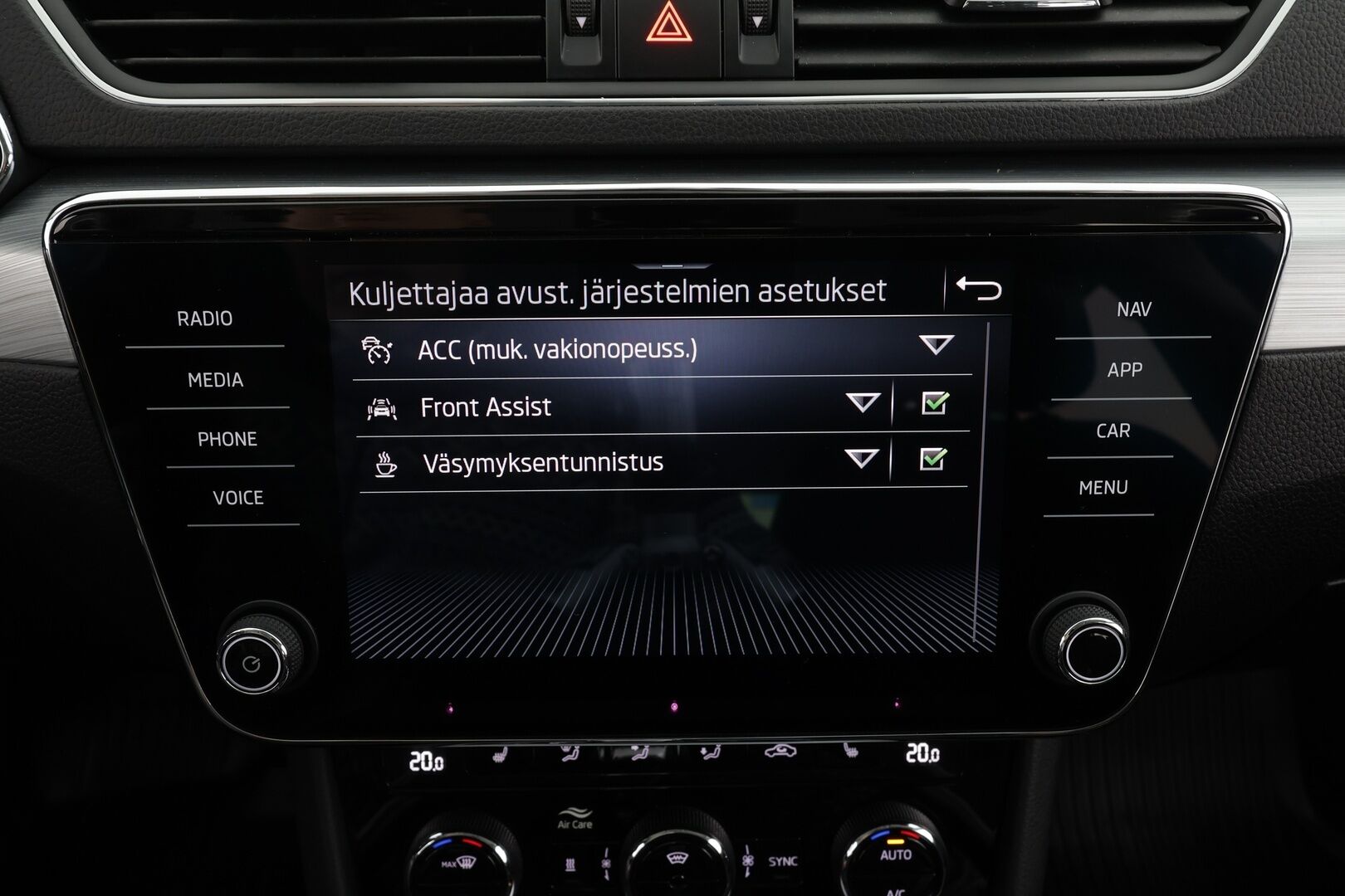 Skoda Superb 2024 Combi 1.4 TSI PHEV Ambition iV DSG * ACC / P.tutkat / LED / Navi / Webasto / Koukku / KeylessGo / Sähköluukku * - 1.Om Suomi-auto / Kahdet renkaat aluvanteilla / Merkkihuollettu - HULLU BLACKWEEK KORKOTARJOUS 2,49%