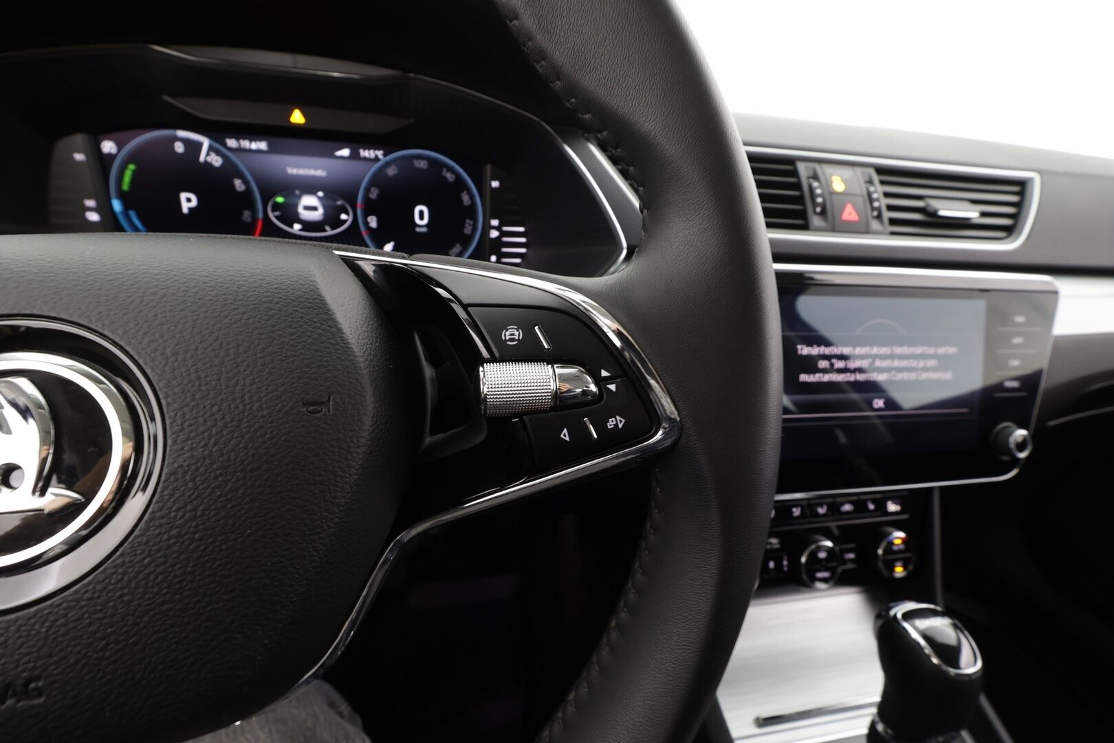 Skoda Superb 2024 Combi 1.4 TSI PHEV Ambition iV DSG * ACC / P.tutkat / LED / Navi / Webasto / Koukku / KeylessGo / Sähköluukku * - 1.Om Suomi-auto / Kahdet renkaat aluvanteilla / Merkkihuollettu - HULLU BLACKWEEK KORKOTARJOUS 2,49%