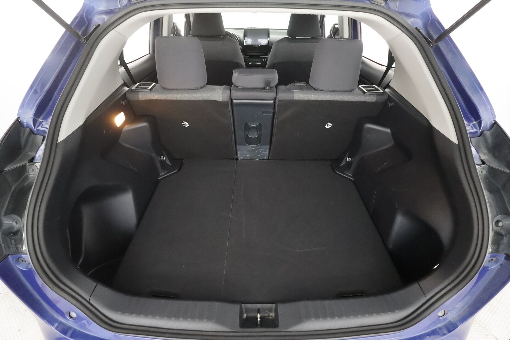 Toyota Yaris Cross 2024 1,5 Hybrid Active - | ACC | LED | LTA | P.kamera | Keyless | Navi | Apple & Android | Lämm. ratti | Aut. ilmastointi | 2x renkaat aluin | Merkkihuollot | Suomiauto | 