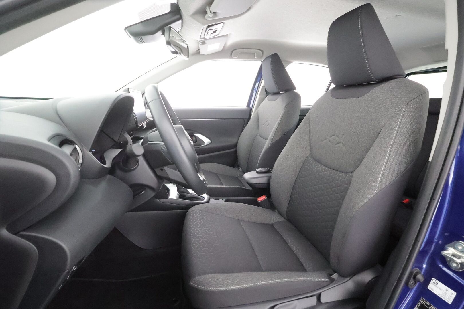 Toyota Yaris Cross 2024 1,5 Hybrid Active - | ACC | LED | LTA | P.kamera | Keyless | Navi | Apple & Android | Lämm. ratti | Aut. ilmastointi | 2x renkaat aluin | Merkkihuollot | Suomiauto | 
