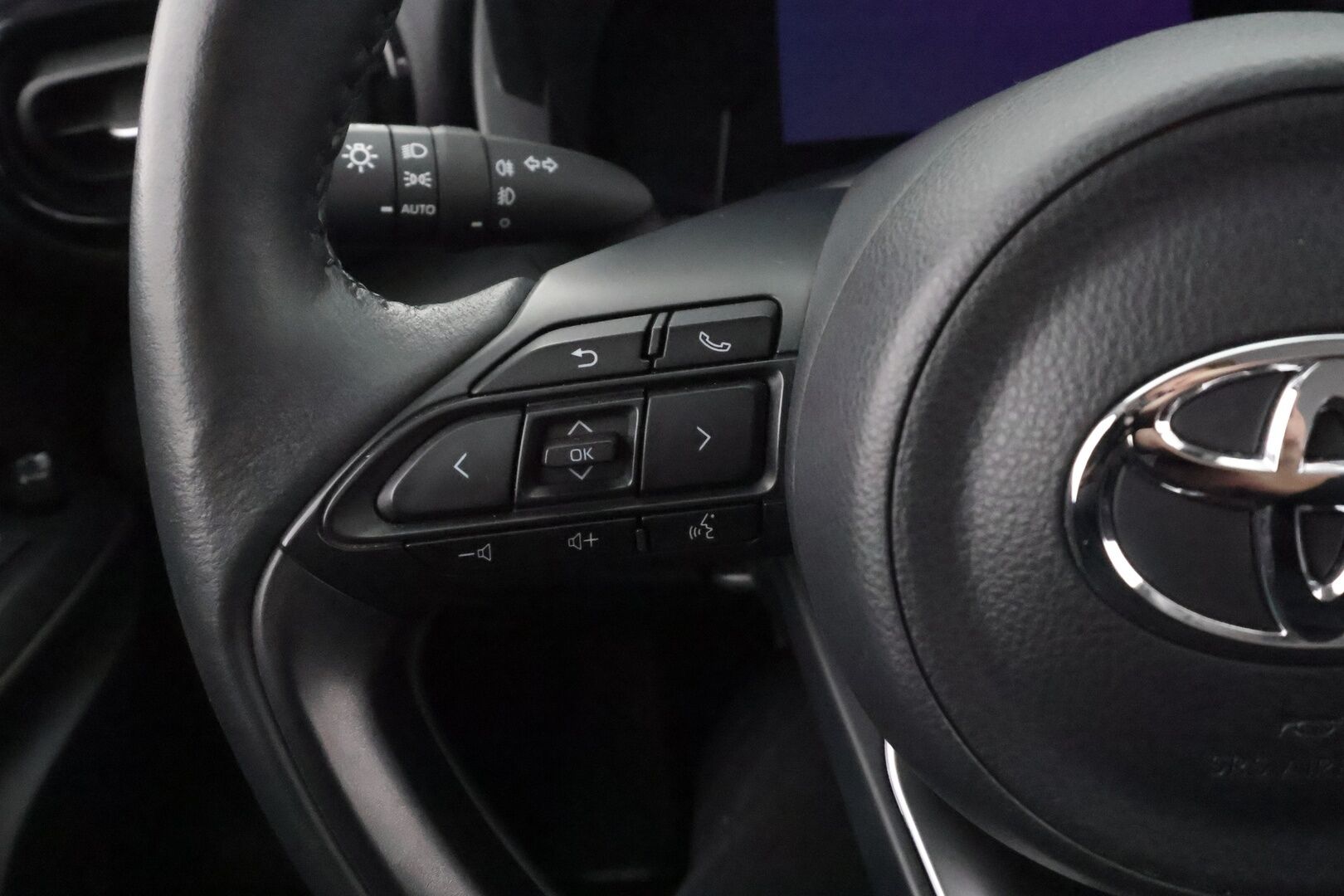 Toyota Yaris Cross 2024 1,5 Hybrid Active - | ACC | LED | LTA | P.kamera | Keyless | Navi | Apple & Android | Lämm. ratti | Aut. ilmastointi | 2x renkaat aluin | Merkkihuollot | Suomiauto | 