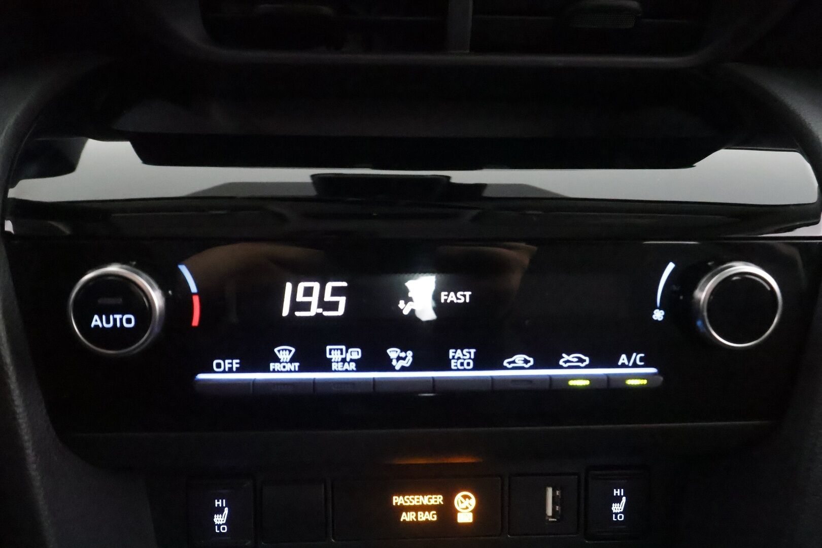 Toyota Yaris Cross 2024 1,5 Hybrid Active - | ACC | LED | LTA | P.kamera | Keyless | Navi | Apple & Android | Lämm. ratti | Aut. ilmastointi | 2x renkaat aluin | Merkkihuollot | Suomiauto | 