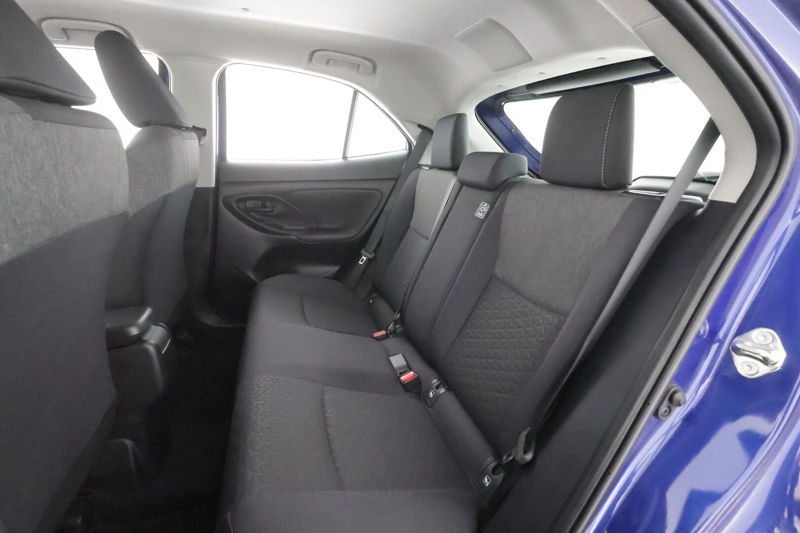 Toyota Yaris Cross 2024 1,5 Hybrid Active - | ACC | LED | LTA | P.kamera | Keyless | Navi | Apple & Android | Lämm. ratti | Aut. ilmastointi | 2x renkaat aluin | Merkkihuollot | Suomiauto | 