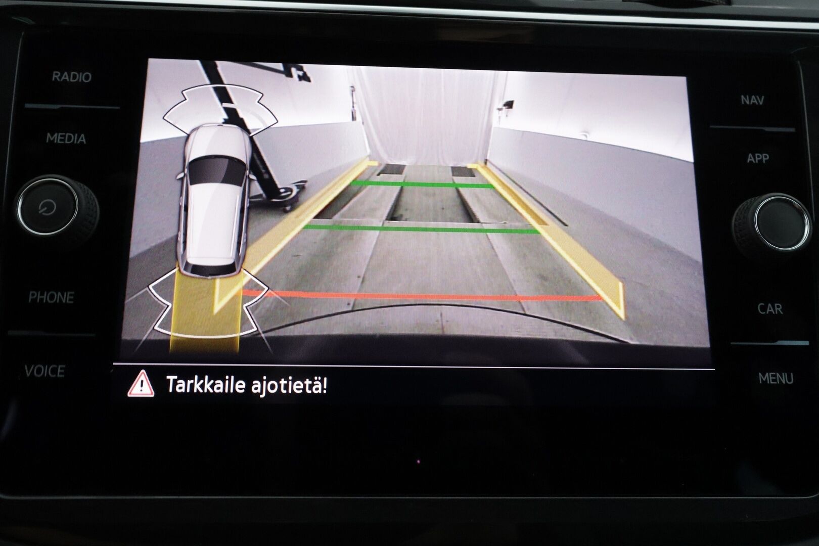 Volkswagen Tiguan 2024 R-Line Business Limited eHybrid 180 kW DSG-automaatti - ACC | koukku | IQ-Light | P-Kamera | Ratinlämmitys | Digimittaristo | Navi | Apple&Android | 1.Om Suomi-auto | Kahdet Renkaat | Merkkihuollettu | - KORKO VAIN 3,99 %