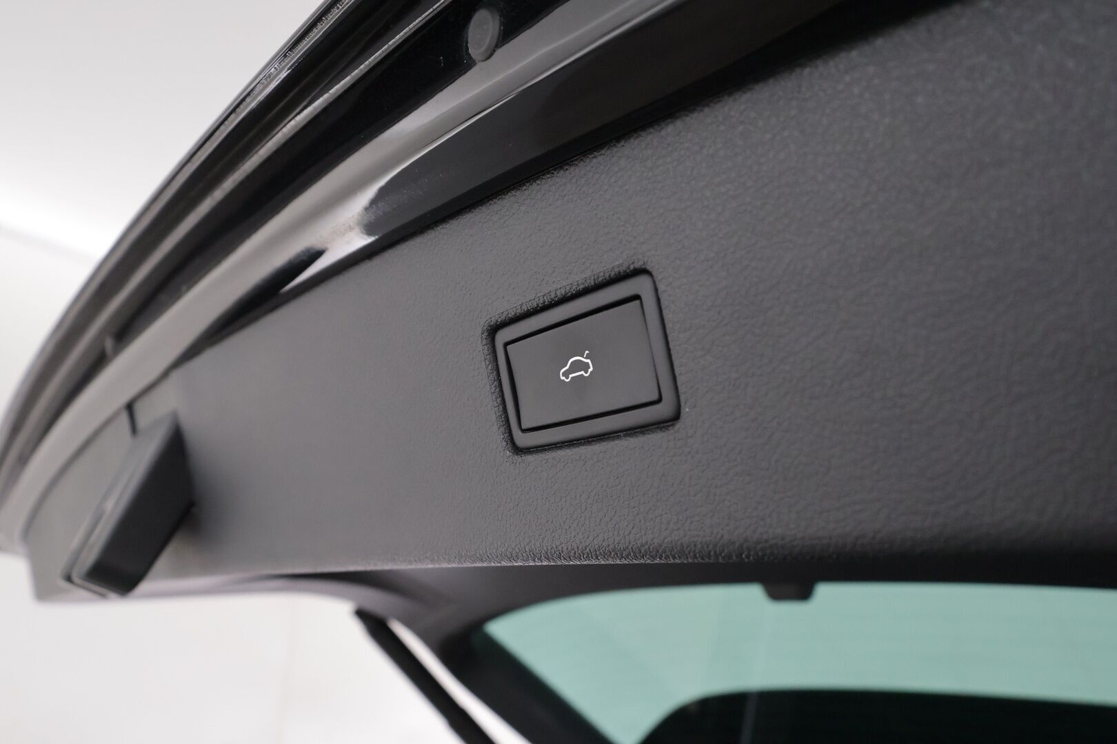 Volkswagen Tiguan 2024 R-Line Business Limited eHybrid 180 kW DSG-automaatti - ACC | koukku | IQ-Light | P-Kamera | Ratinlämmitys | Digimittaristo | Navi | Apple&Android | 1.Om Suomi-auto | Kahdet Renkaat | Merkkihuollettu | - KORKO VAIN 3,99 %