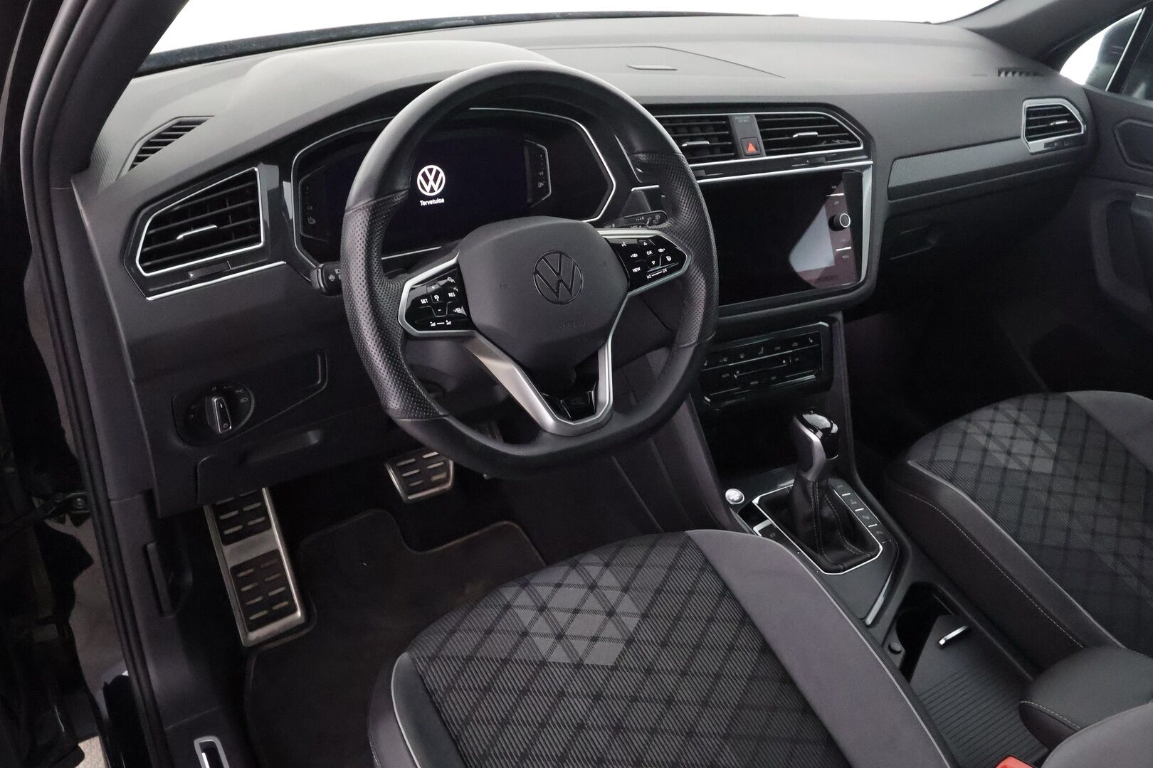 Volkswagen Tiguan 2024 R-Line Business Limited eHybrid 180 kW DSG-automaatti - ACC | koukku | IQ-Light | P-Kamera | Ratinlämmitys | Digimittaristo | Navi | Apple&Android | 1.Om Suomi-auto | Kahdet Renkaat | Merkkihuollettu | - KORKO VAIN 3,99 %