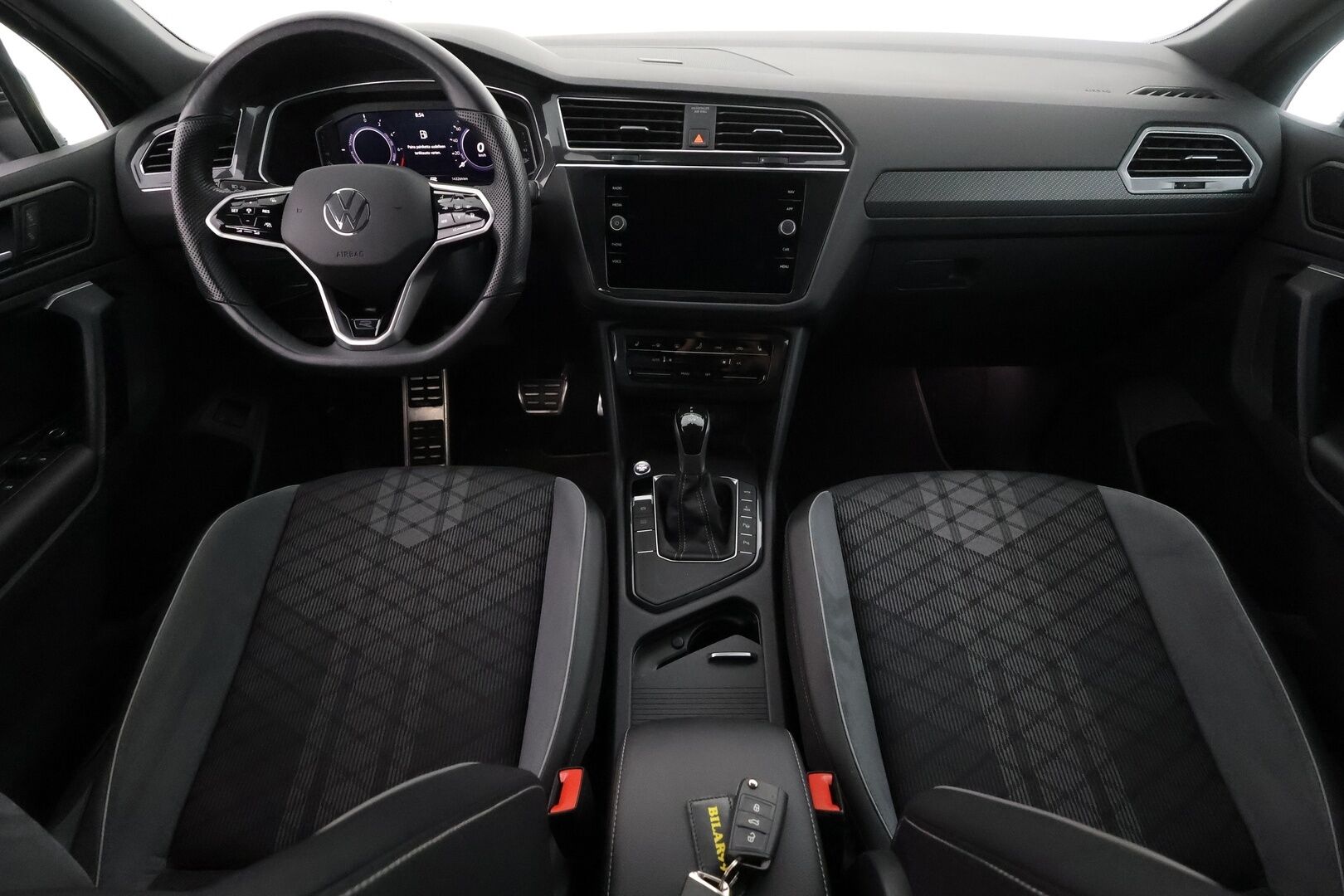 Volkswagen Tiguan 2024 R-Line Business Limited eHybrid 180 kW DSG-automaatti - ACC | koukku | IQ-Light | P-Kamera | Ratinlämmitys | Digimittaristo | Navi | Apple&Android | 1.Om Suomi-auto | Kahdet Renkaat | Merkkihuollettu | - KORKO VAIN 3,99 %