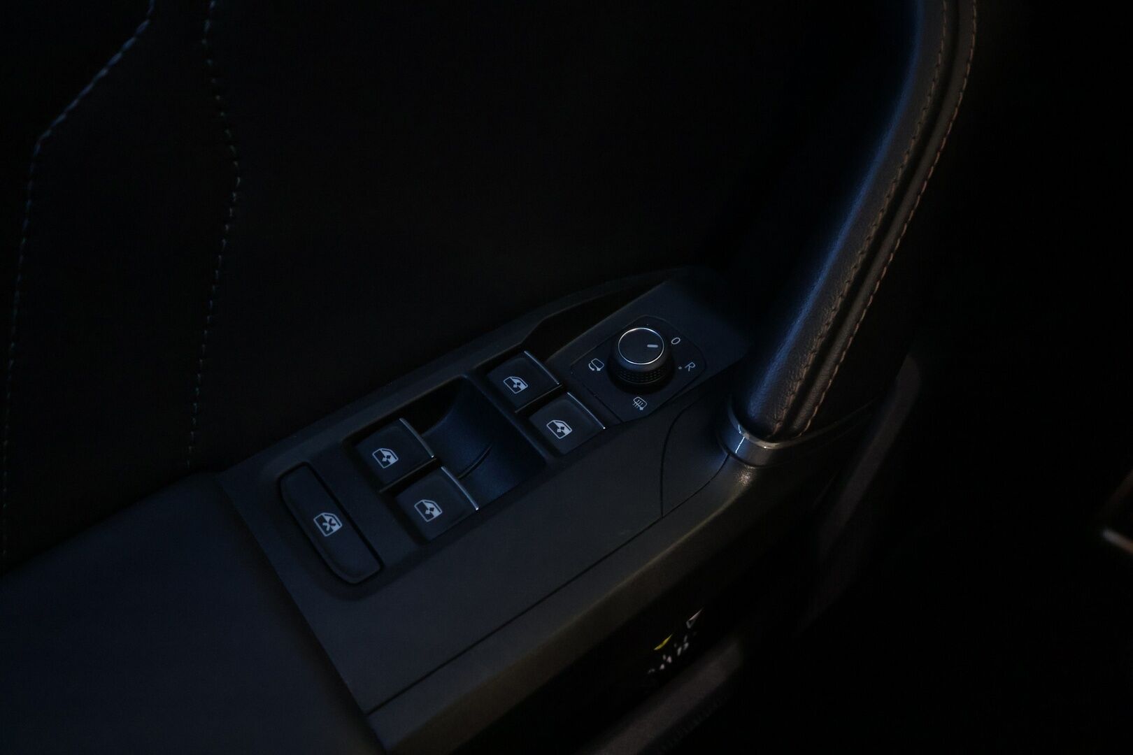 CUPRA Leon Sportstourer 2021 1,4 PHEV 180 kW e-HYBRID DSG - | ACC | Muistipenkki | DCC | Sporttipenkit | Puolinahat | P.kamera | Ambient | Keyless | Side assist | Sähk. takaluukku | Lämm. ratti | 