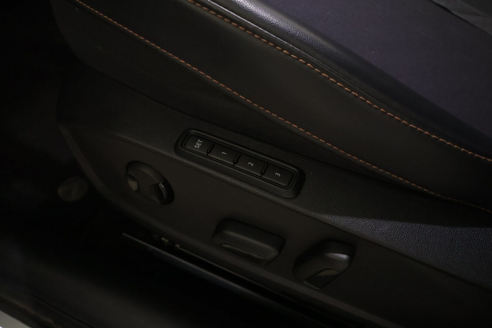 CUPRA Leon Sportstourer 2021 1,4 PHEV 180 kW e-HYBRID DSG - | ACC | Muistipenkki | DCC | Sporttipenkit | Puolinahat | P.kamera | Ambient | Keyless | Side assist | Sähk. takaluukku | Lämm. ratti | 