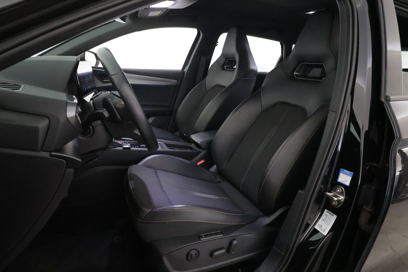CUPRA Leon Sportstourer 2021 1,4 PHEV 180 kW e-HYBRID DSG - | ACC | Muistipenkki | DCC | Sporttipenkit | Puolinahat | P.kamera | Ambient | Keyless | Side assist | Sähk. takaluukku | Lämm. ratti | 