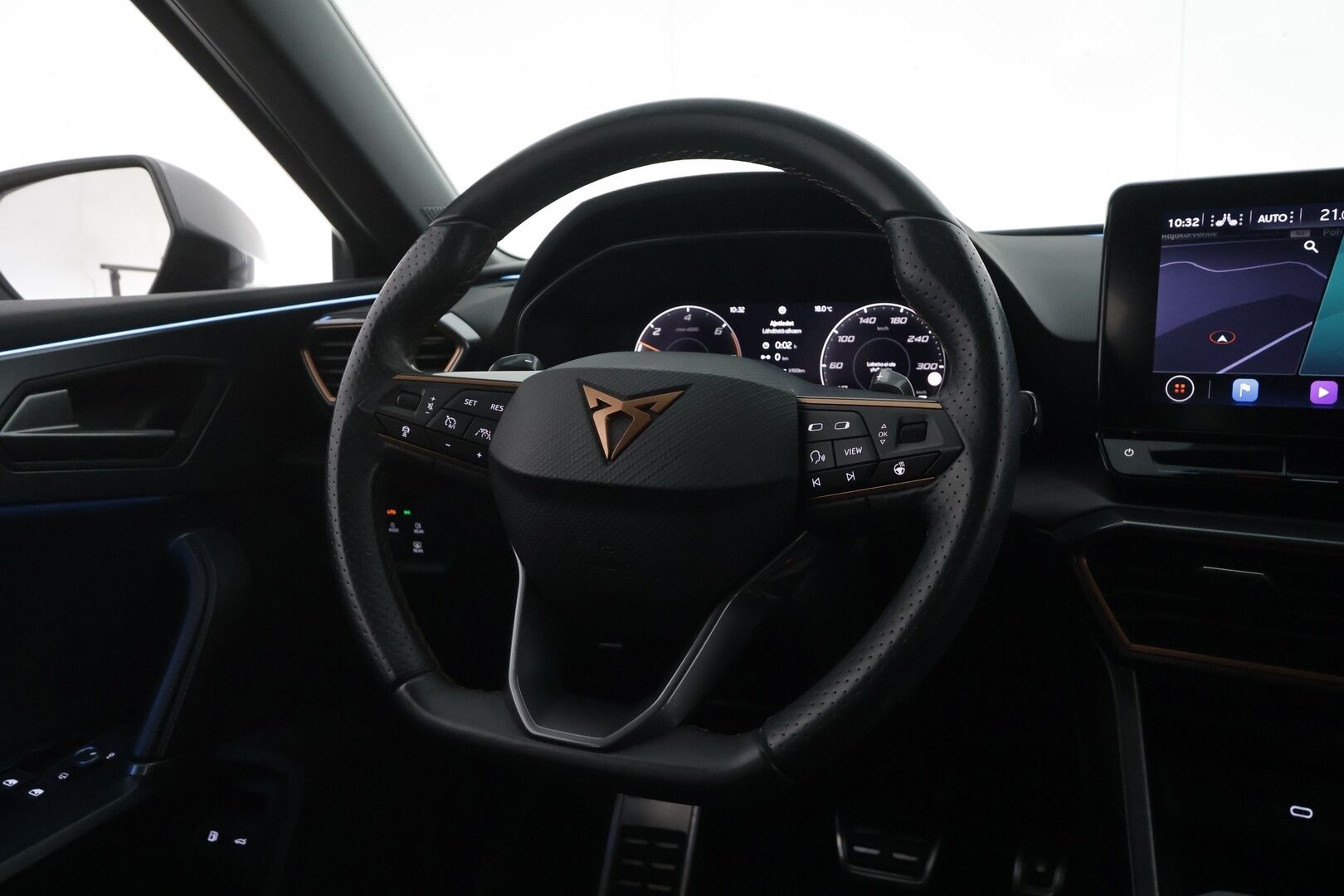 CUPRA Leon Sportstourer 2021 1,4 PHEV 180 kW e-HYBRID DSG - | ACC | Muistipenkki | DCC | Sporttipenkit | Puolinahat | P.kamera | Ambient | Keyless | Side assist | Sähk. takaluukku | Lämm. ratti | 