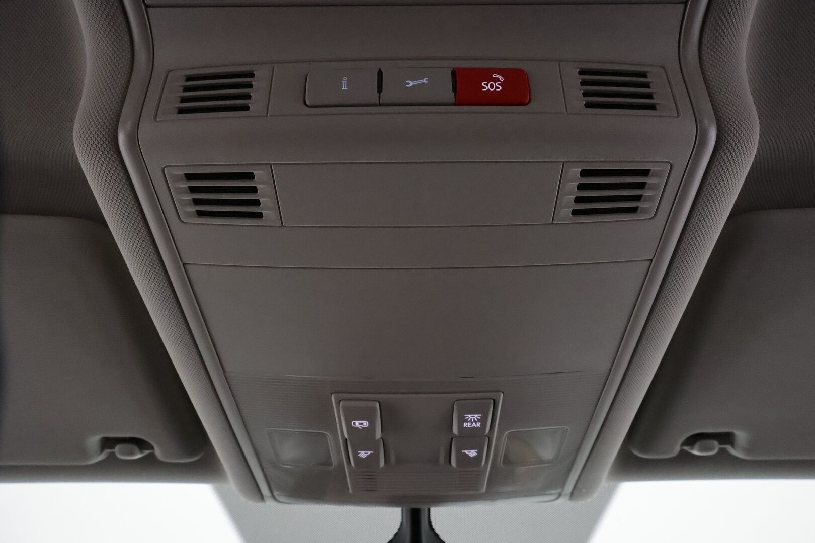 Volkswagen Touran 2020 R-Line 1,5 TSI EVO 110 kW DSG 7-P **Koukku / Adapt.Vakkari / P.kamera / LED-valot / Hierovat Penkit / KeylessGO** - 3,99 % KORKOTARJOUS TÄHÄN AUTOON - Kahdet renkaat