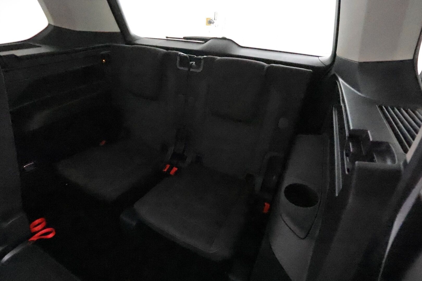 Volkswagen Touran 2020 R-Line 1,5 TSI EVO 110 kW DSG 7-P **Koukku / Adapt.Vakkari / P.kamera / LED-valot / Hierovat Penkit / KeylessGO** - 3,99 % KORKOTARJOUS TÄHÄN AUTOON - Kahdet renkaat