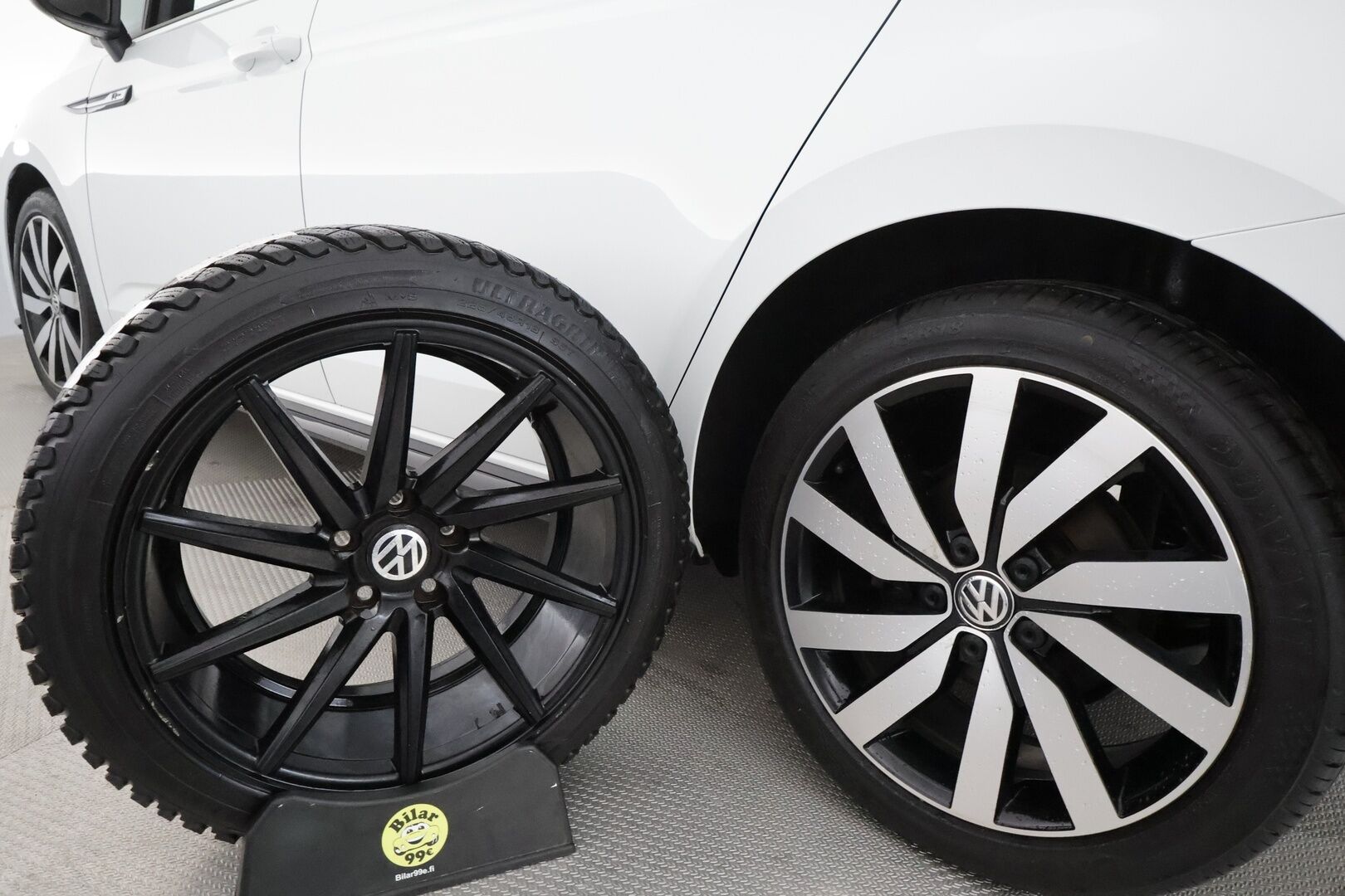 Volkswagen Touran 2020 R-Line 1,5 TSI EVO 110 kW DSG 7-P **Koukku / Adapt.Vakkari / P.kamera / LED-valot / Hierovat Penkit / KeylessGO** - 3,99 % KORKOTARJOUS TÄHÄN AUTOON - Kahdet renkaat