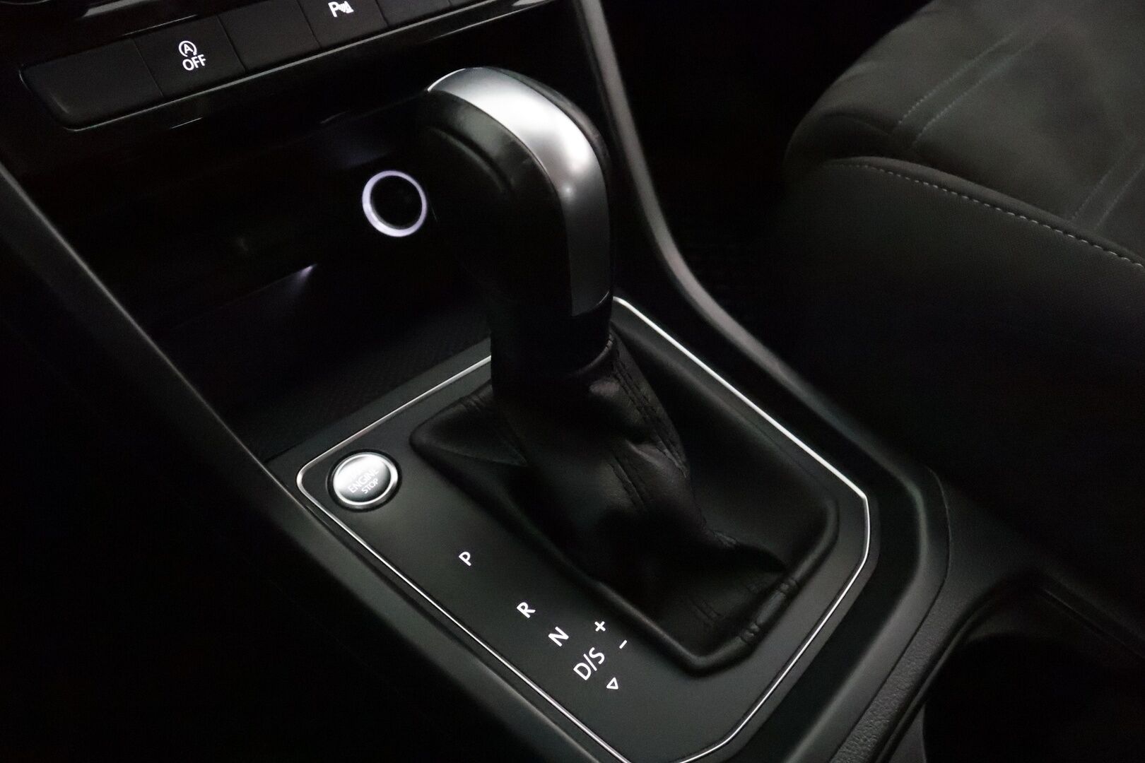 Volkswagen Touran 2020 R-Line 1,5 TSI EVO 110 kW DSG 7-P **Koukku / Adapt.Vakkari / P.kamera / LED-valot / Hierovat Penkit / KeylessGO** - 3,99 % KORKOTARJOUS TÄHÄN AUTOON - Kahdet renkaat