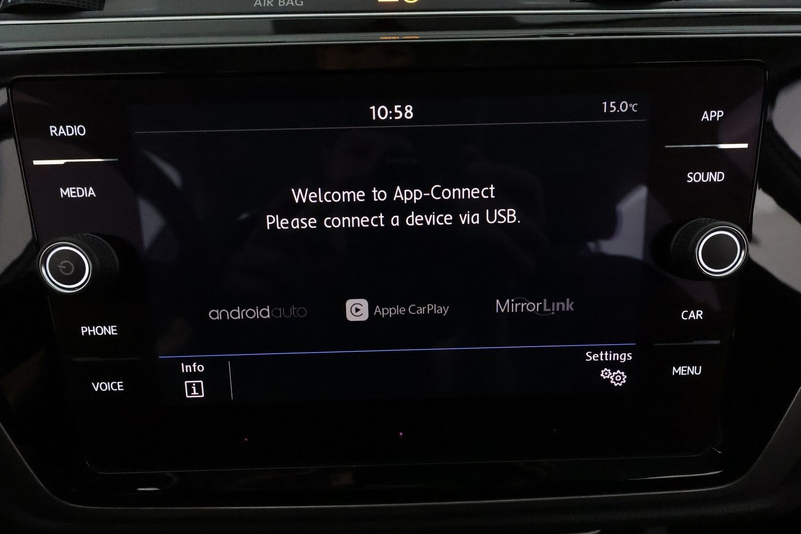 Volkswagen Touran 2020 R-Line 1,5 TSI EVO 110 kW DSG 7-P **Koukku / Adapt.Vakkari / P.kamera / LED-valot / Hierovat Penkit / KeylessGO** - 3,99 % KORKOTARJOUS TÄHÄN AUTOON - Kahdet renkaat