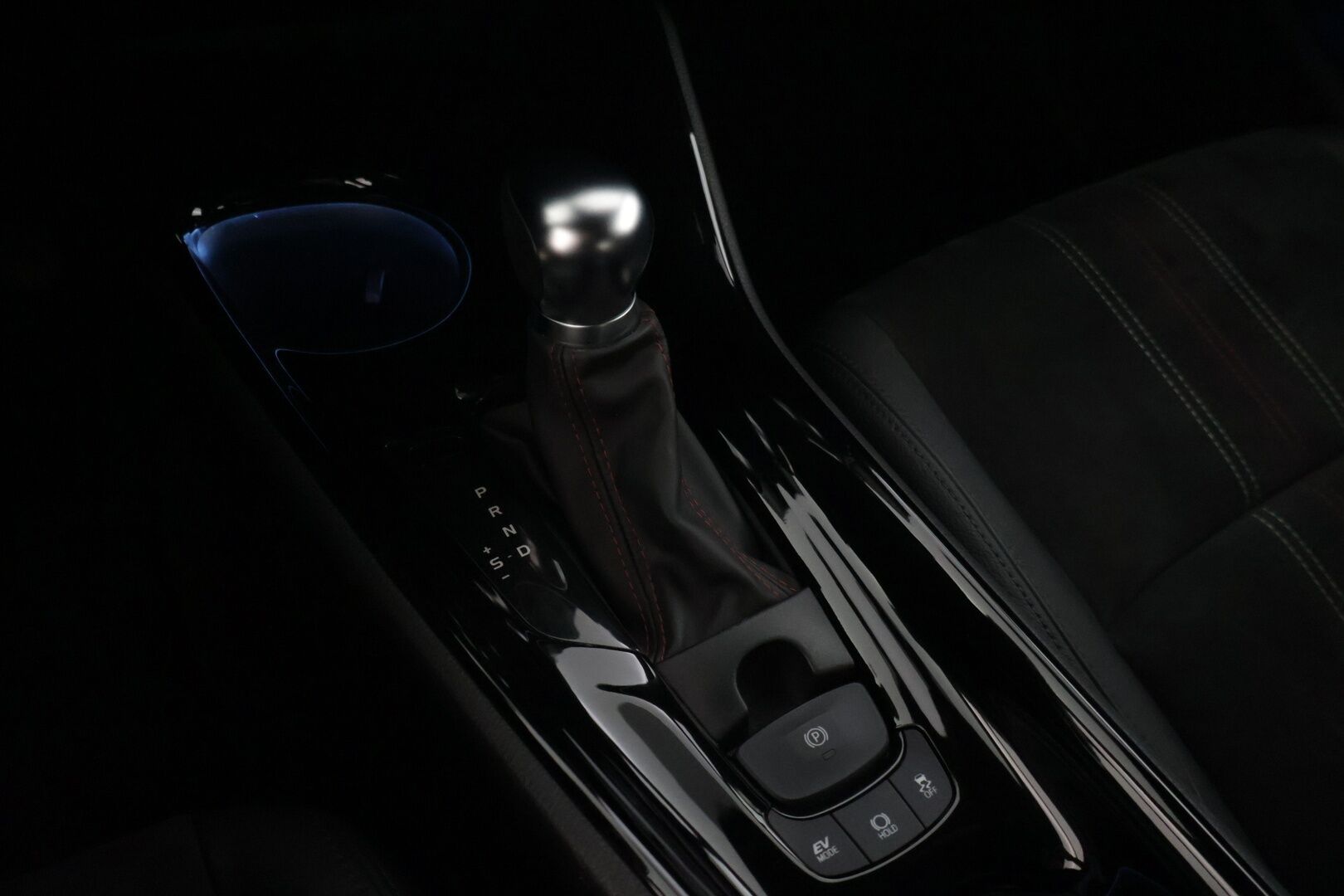 Toyota C-HR 2021 2,0 Hybrid GR Sport * JBL / ACC / Apple&Android / Blis / P-kamera * - Juuri saapunut / 2x Renkaat