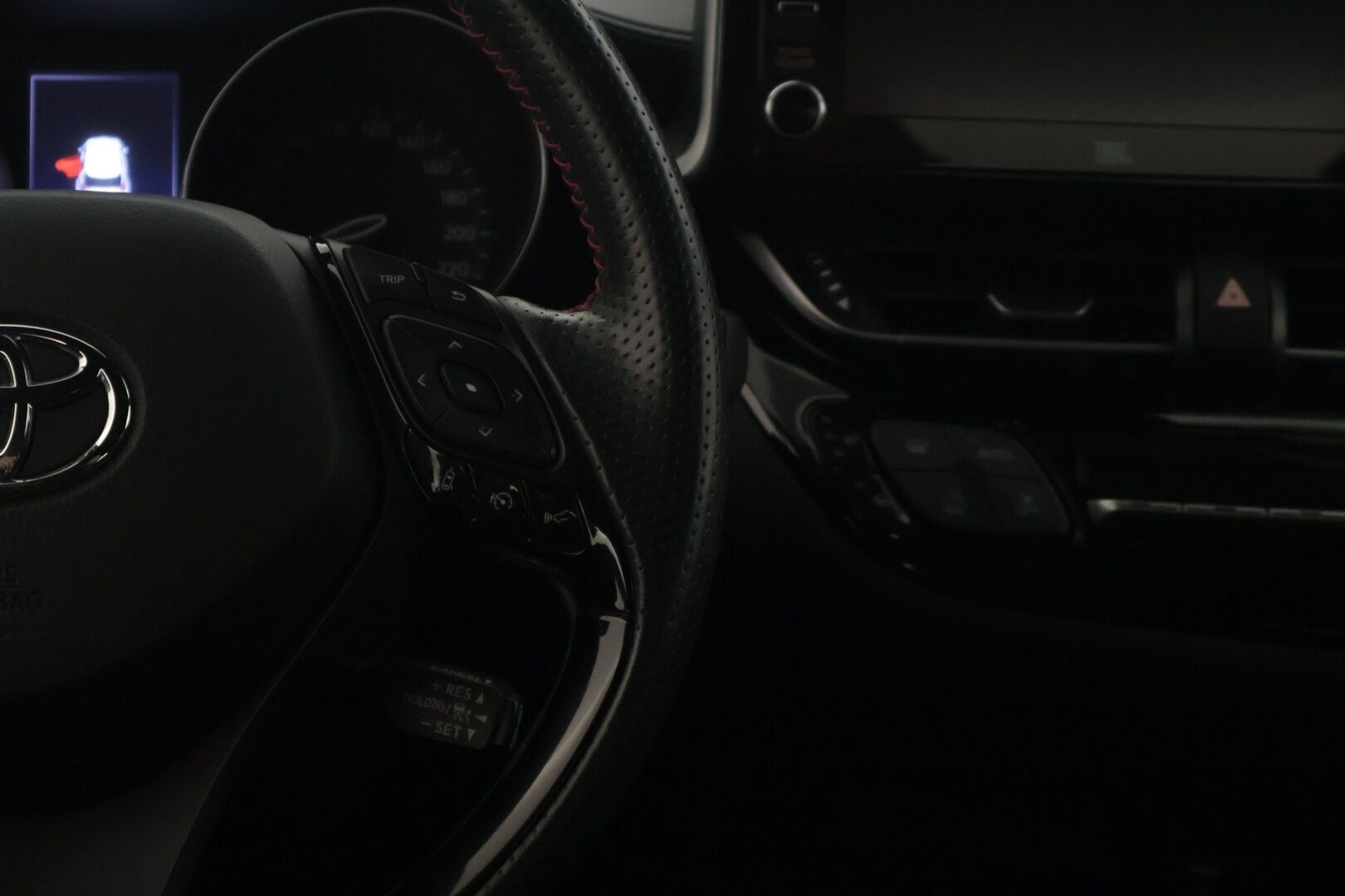 Toyota C-HR 2021 2,0 Hybrid GR Sport * JBL / ACC / Apple&Android / Blis / P-kamera * - Juuri saapunut / 2x Renkaat