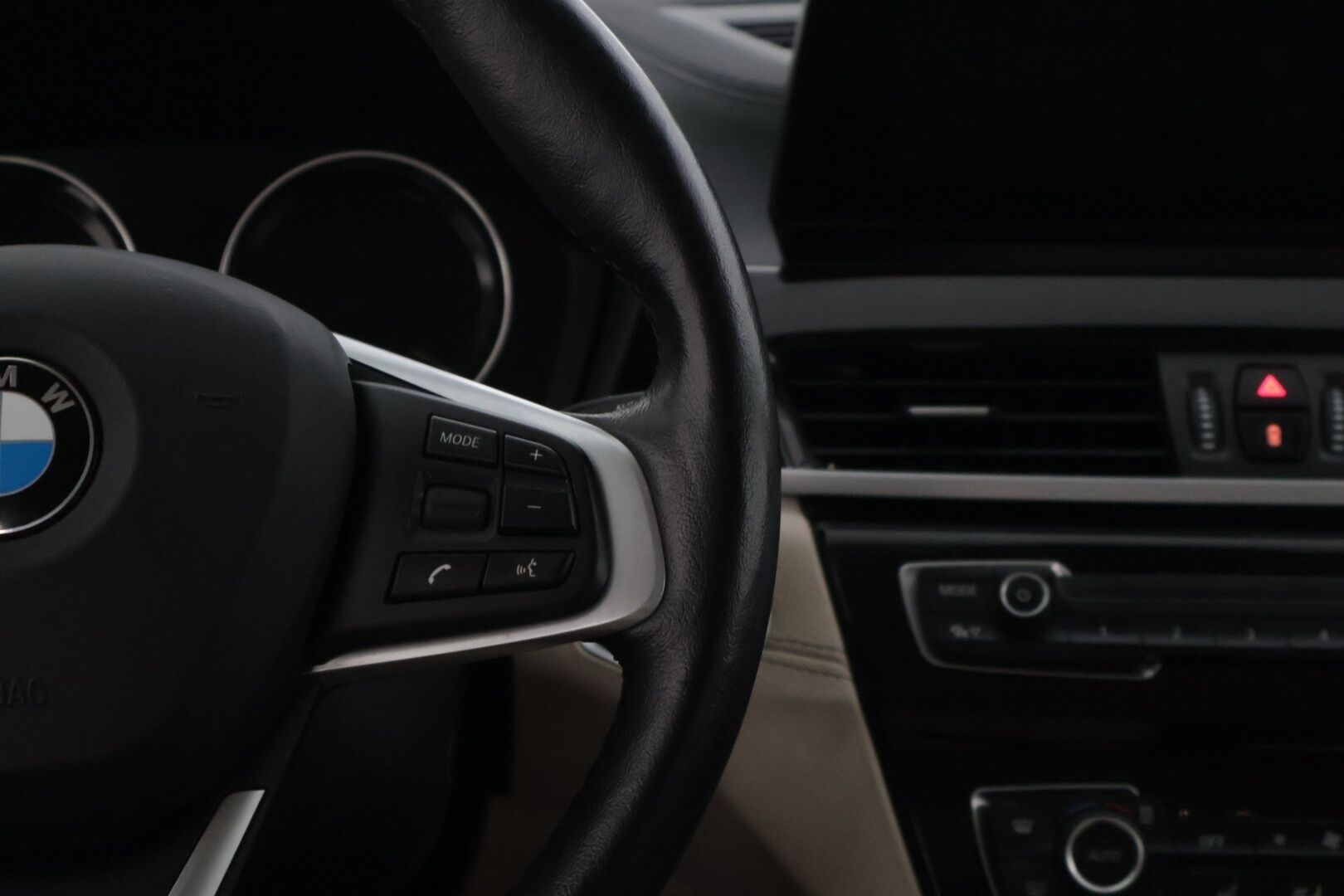 BMW X1 2021 F48 xDrive25e A Business Sport * Adapt. LED / HUD / Nahkasisusta / Hifit / Ambient / Koukku  * - * Siistikuntoinen / Hyvät varusteet / Akku kuntotarkastettu Soh 90,6% *